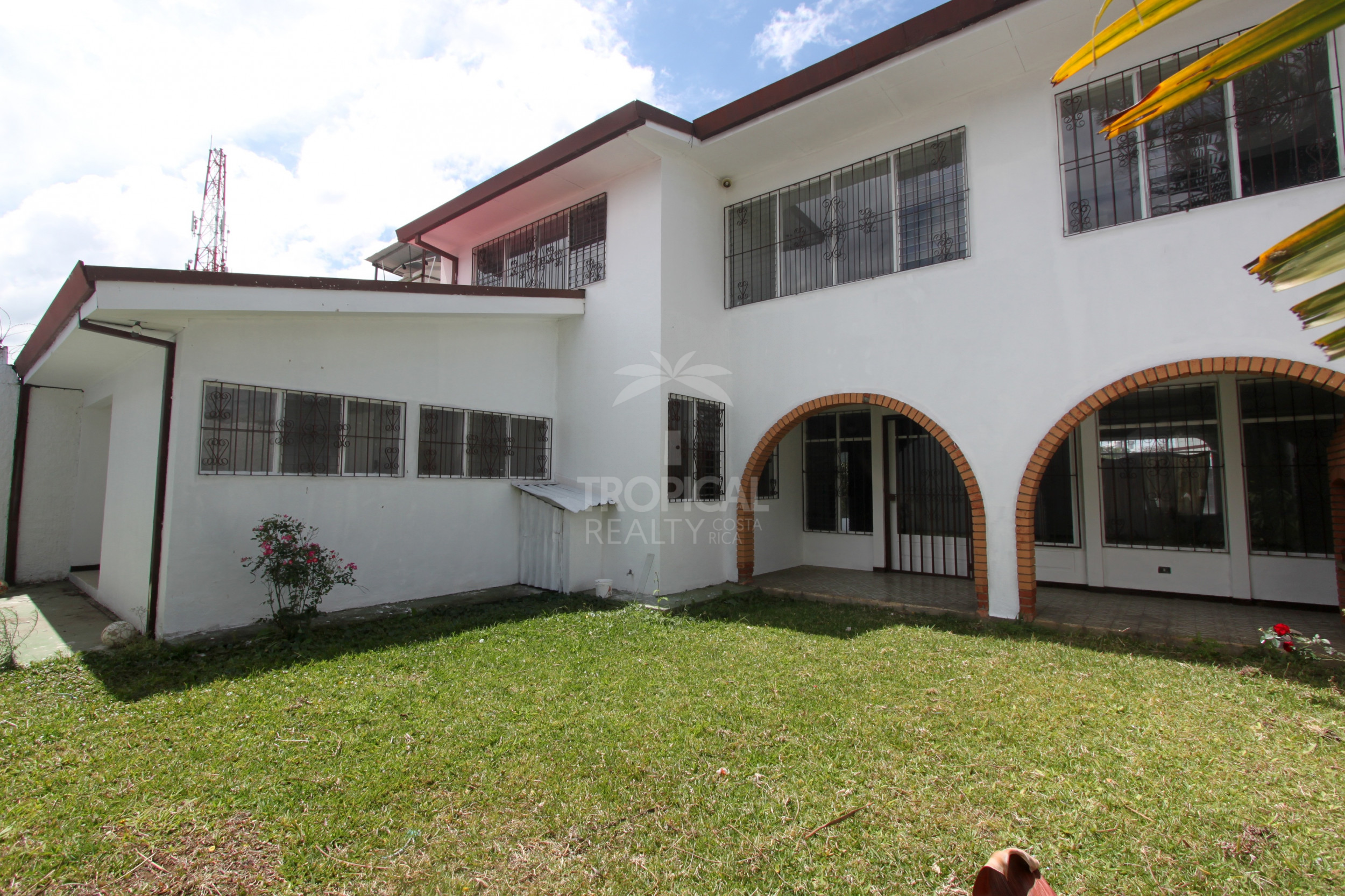 Mixed-Use Property for Sale in Sabana Sur – Spacious Layout with Outstanding Commercial Potential