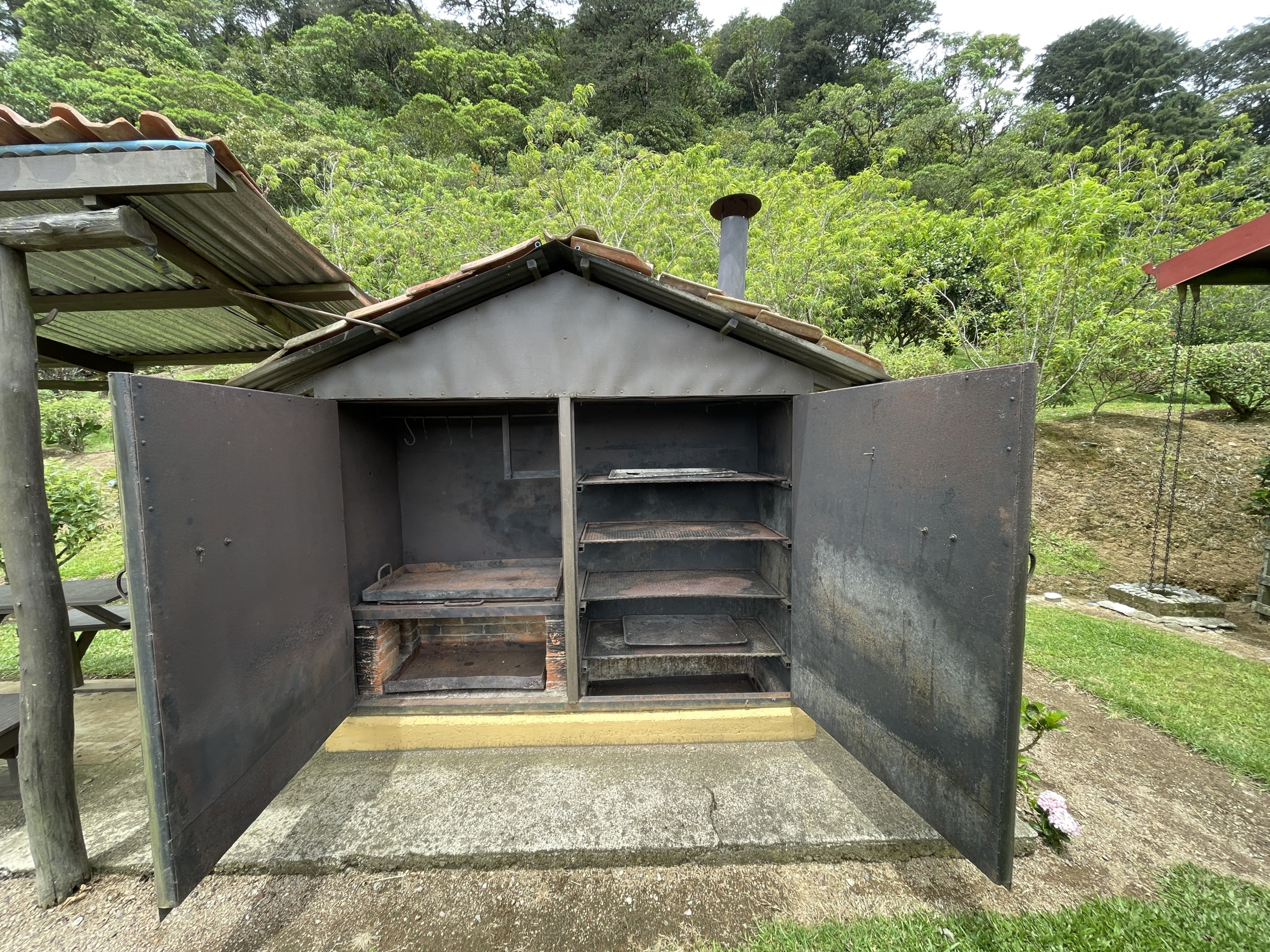 Charming Coffee Retreat Home with Stunning Views and Gourmet Coffee Plantations