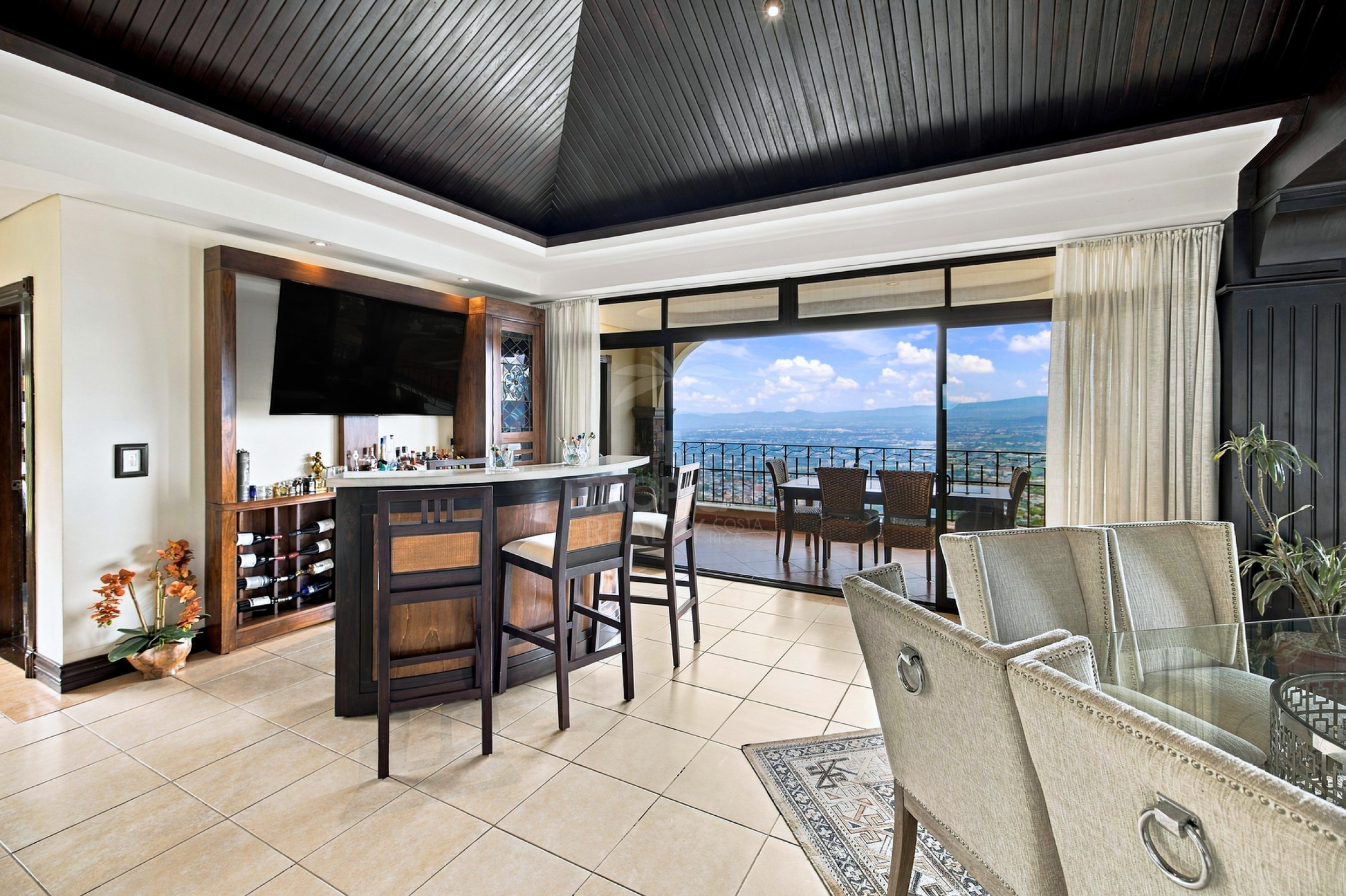 Vivir en las Nubes: Penthouse de 432 m² en Altos de Monasterio