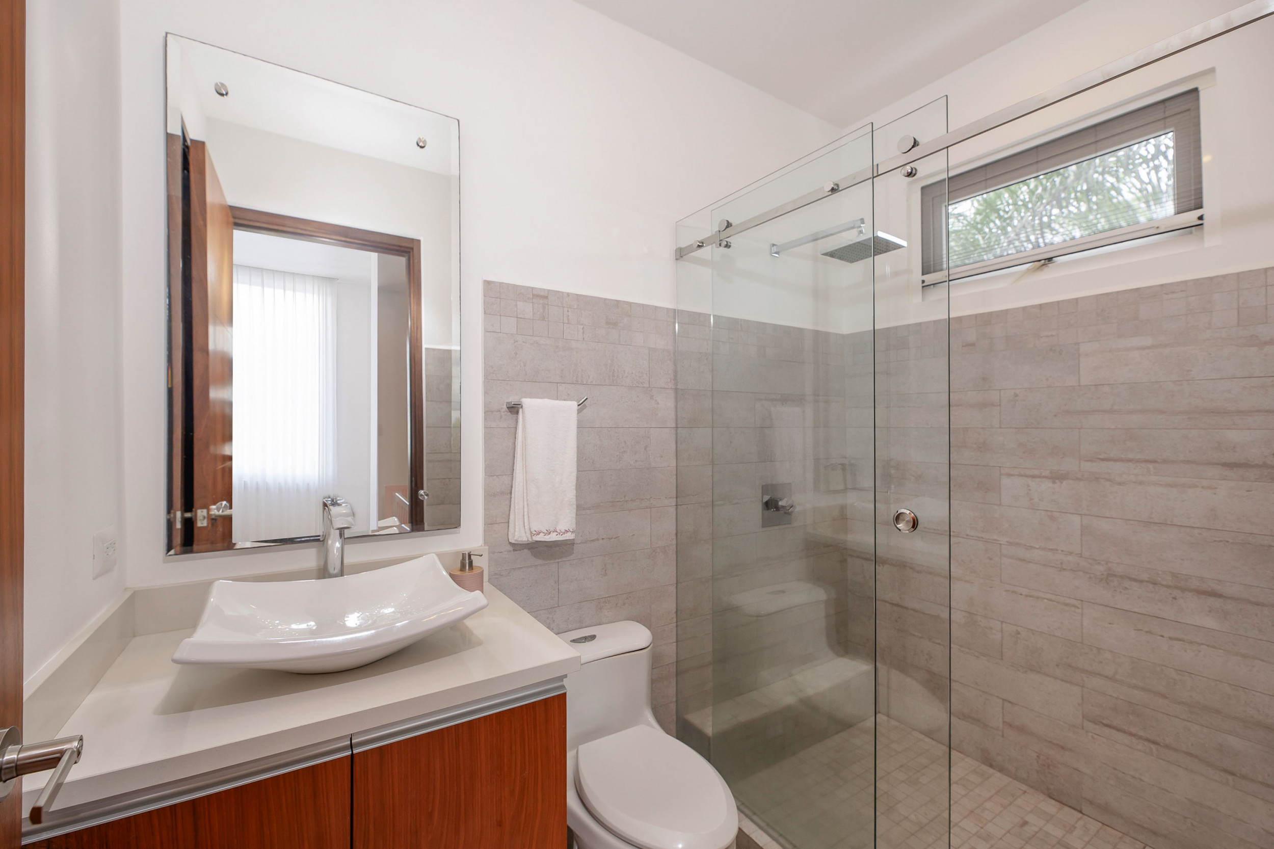 Modern Luxury Home in Gated Community – Valle del Sol, Lindora | 4 Bedrooms, Pool & Smart Features