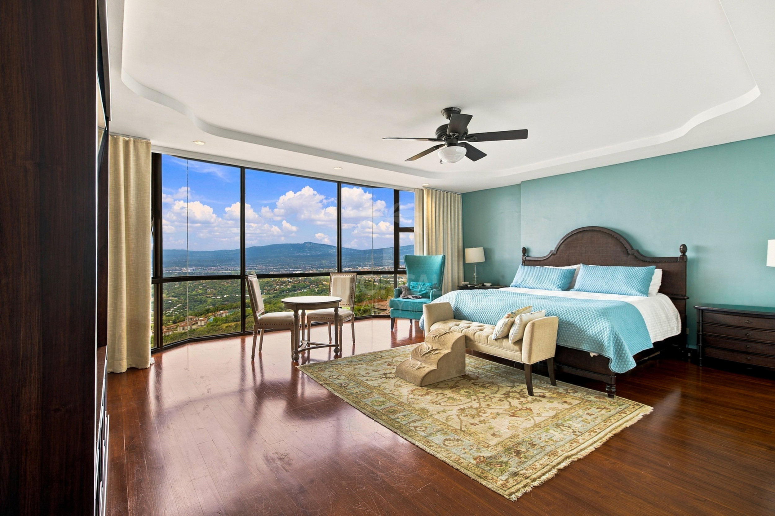 Vivir en las Nubes: Penthouse de 432 m² en Altos de Monasterio