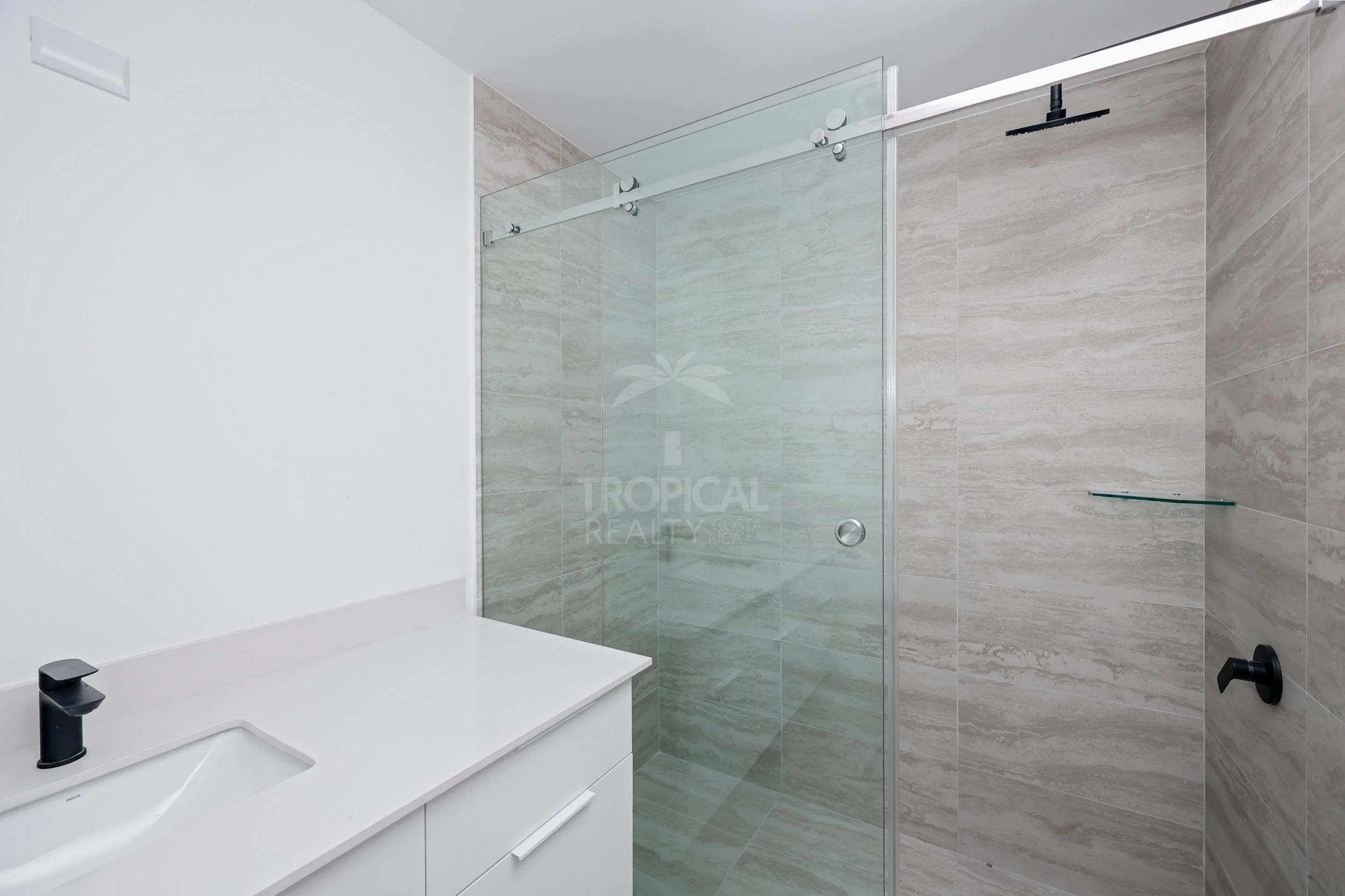Contemporary City View Apartment – La Sabana, San José
