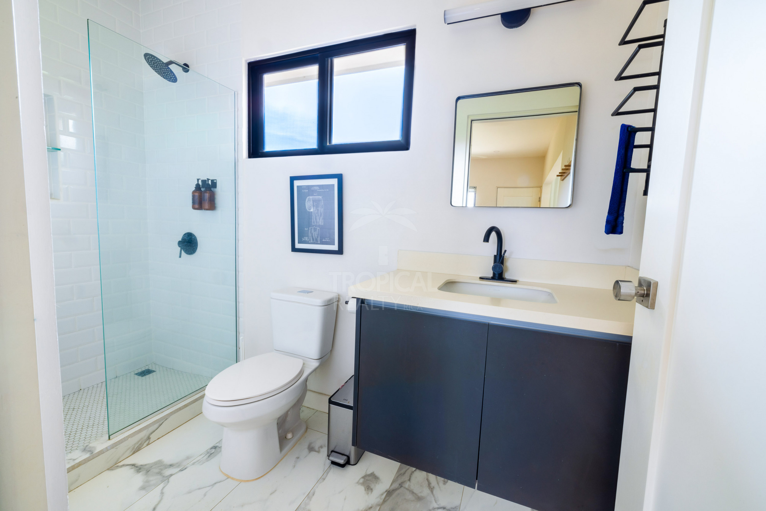 Luxury Residence for Sale in Hacienda Los Reyes – Contemporary Design, Guest Apartment & Exclusive Lifestyle