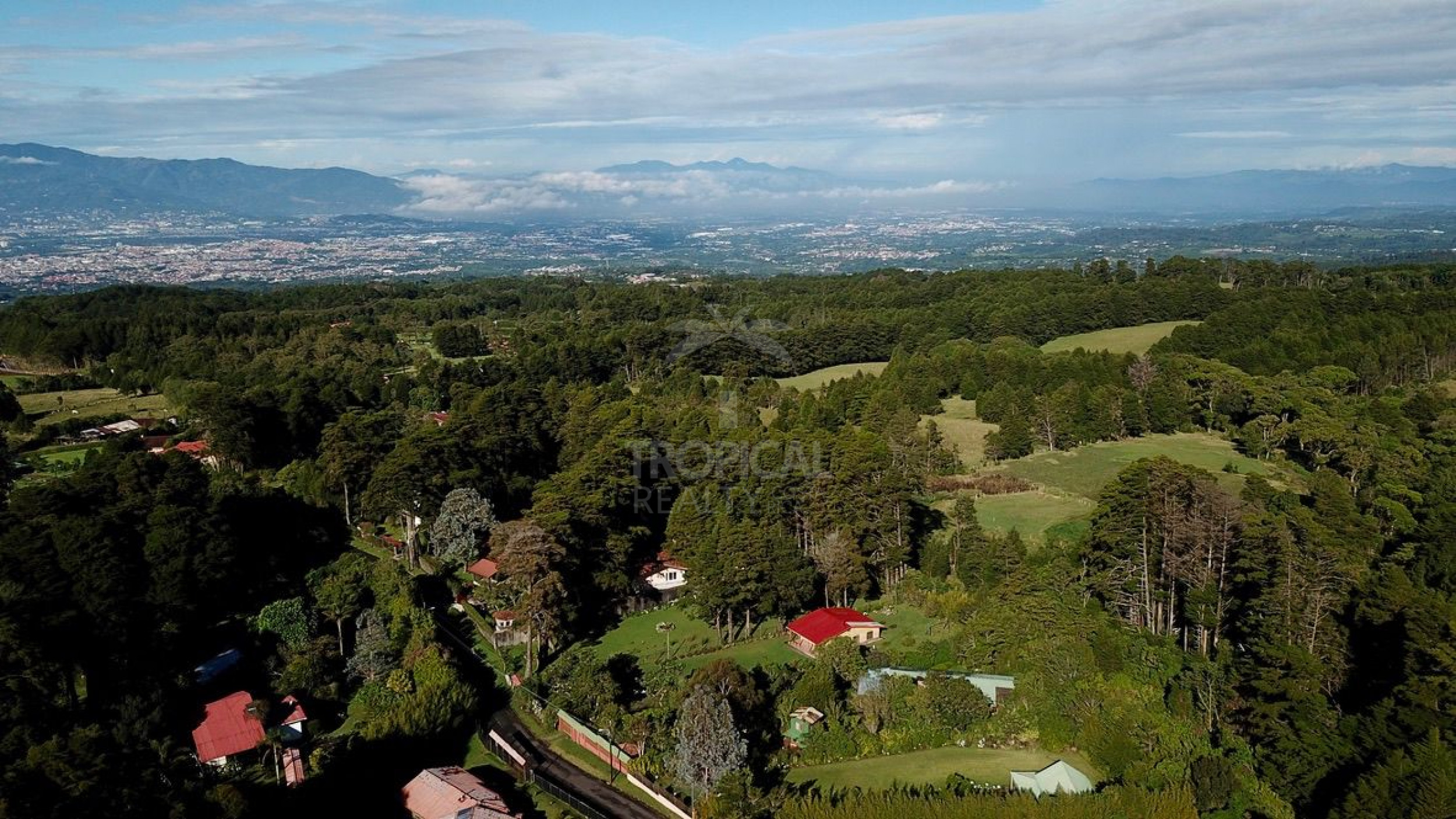 Chalet de Montaña Amueblado en Alquiler en El Tirol, Heredia