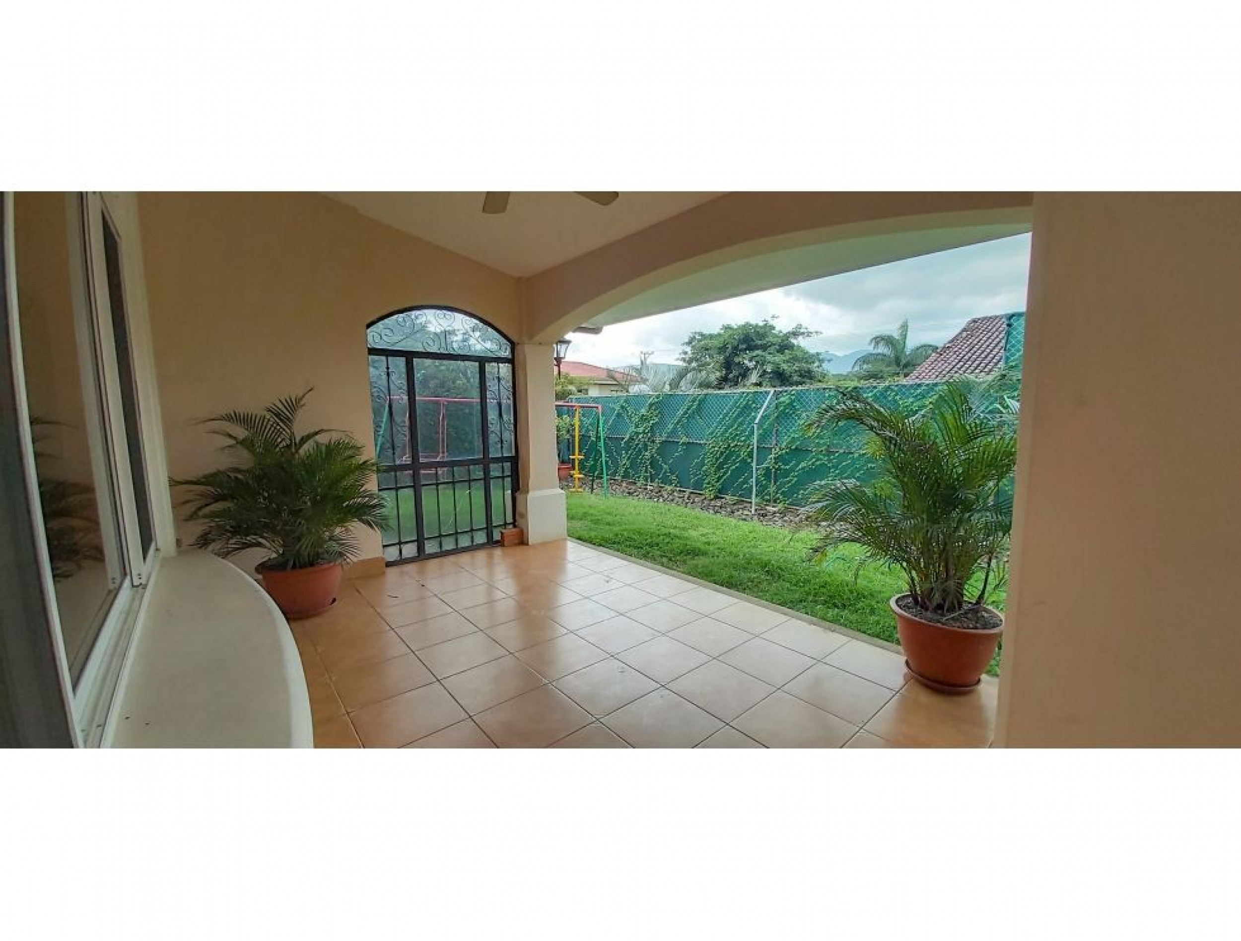 Charming Independent Residence available for Sale, Valle del Sol