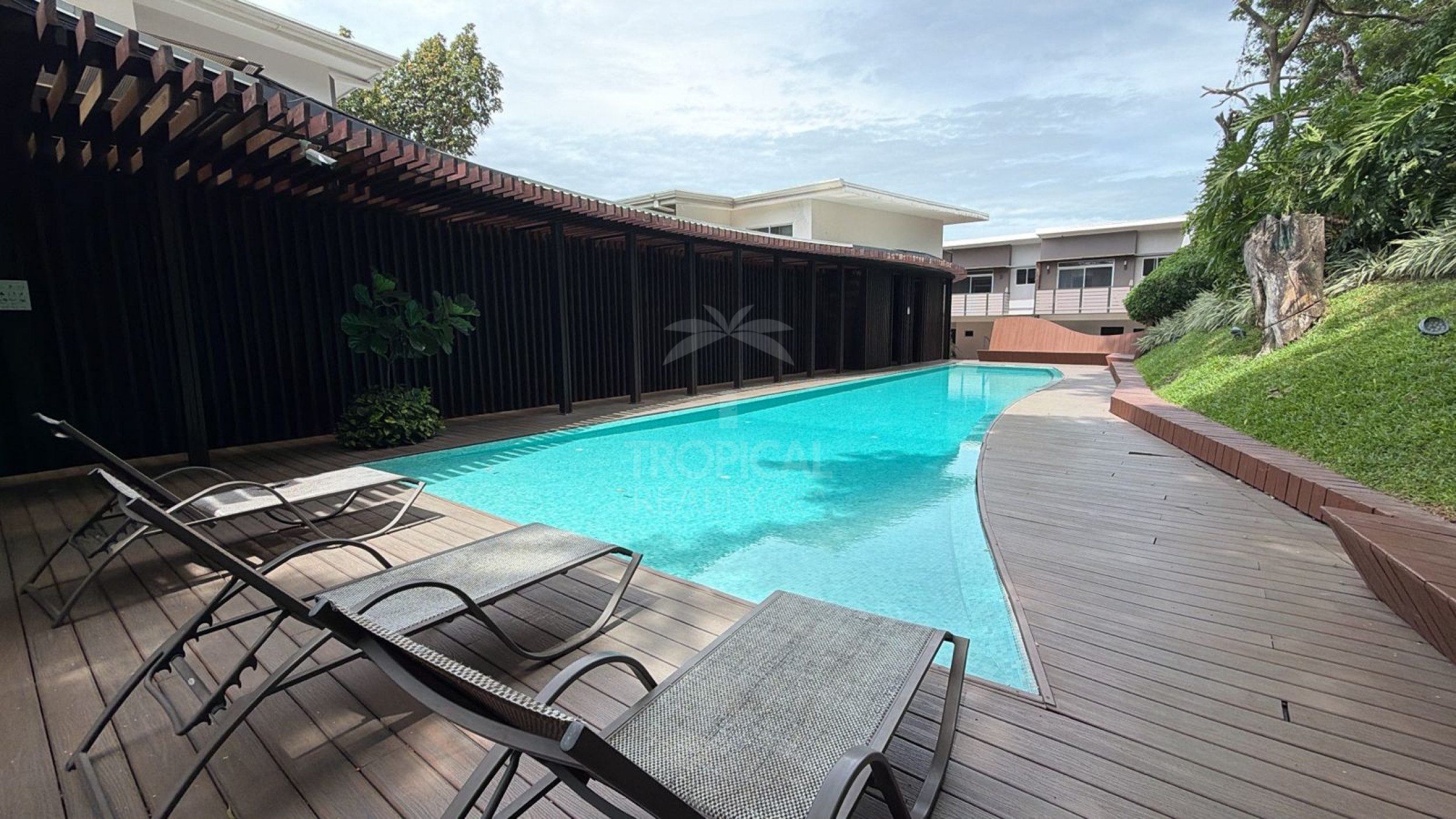 Contemporary Townhome for Sale in Pozos de Santa Ana – Comfort, Location & Great Value