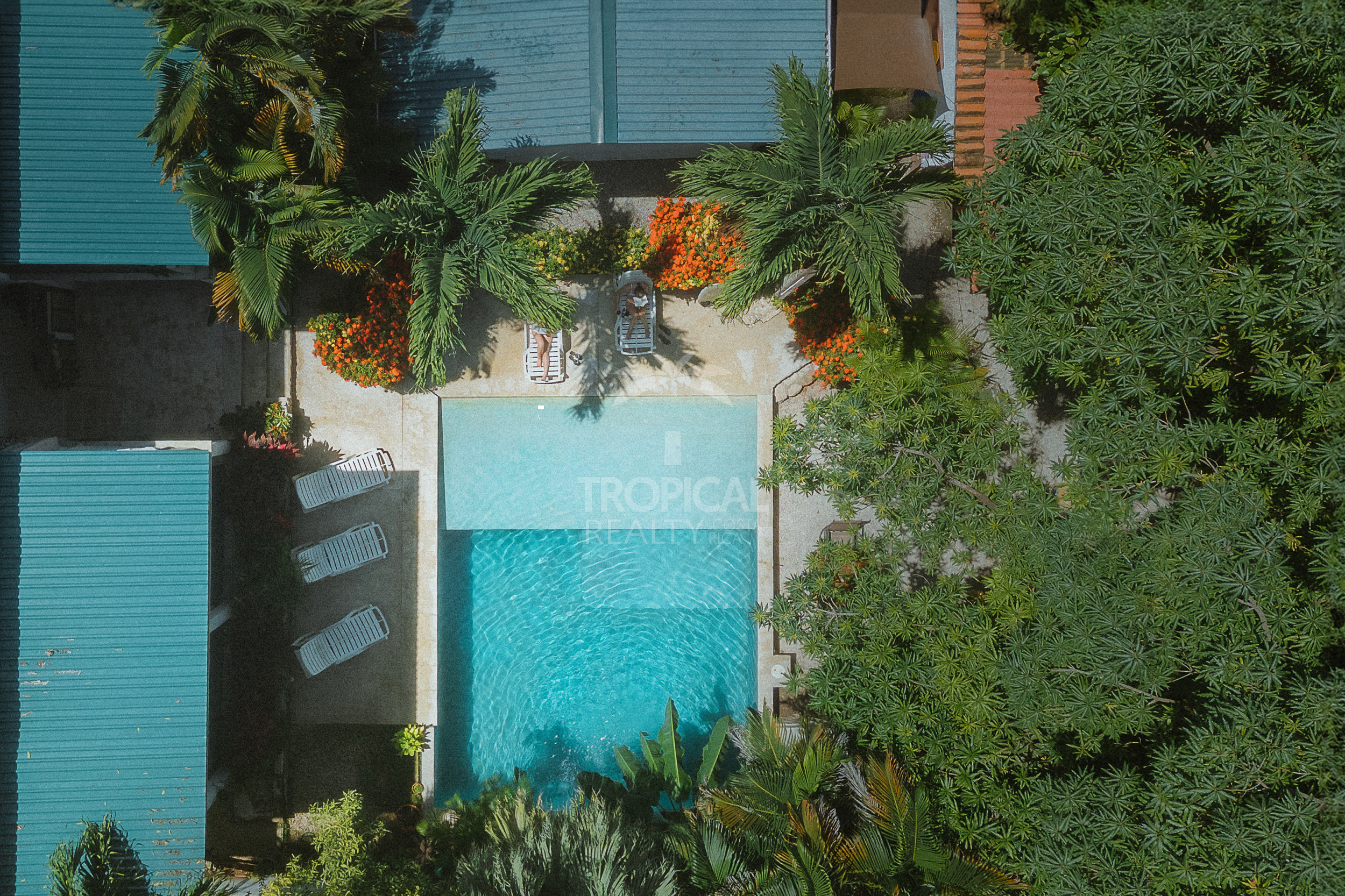 Prime Investment Opportunity: Luxurious Residence in Santa Teresa