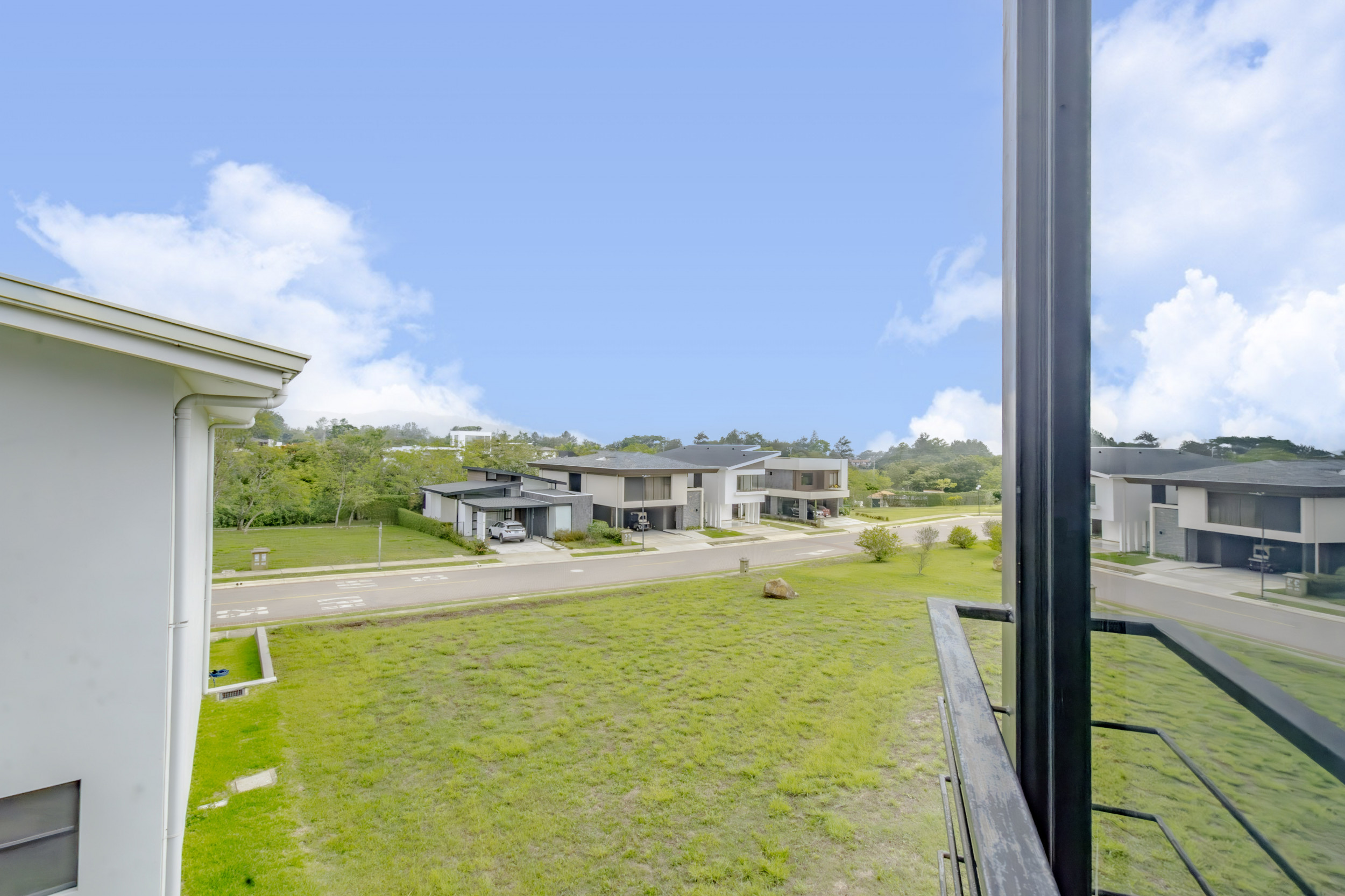 House for Sale in Hacienda Los Reyes, Guácima: Elegance and Comfort in an Exclusive Setting