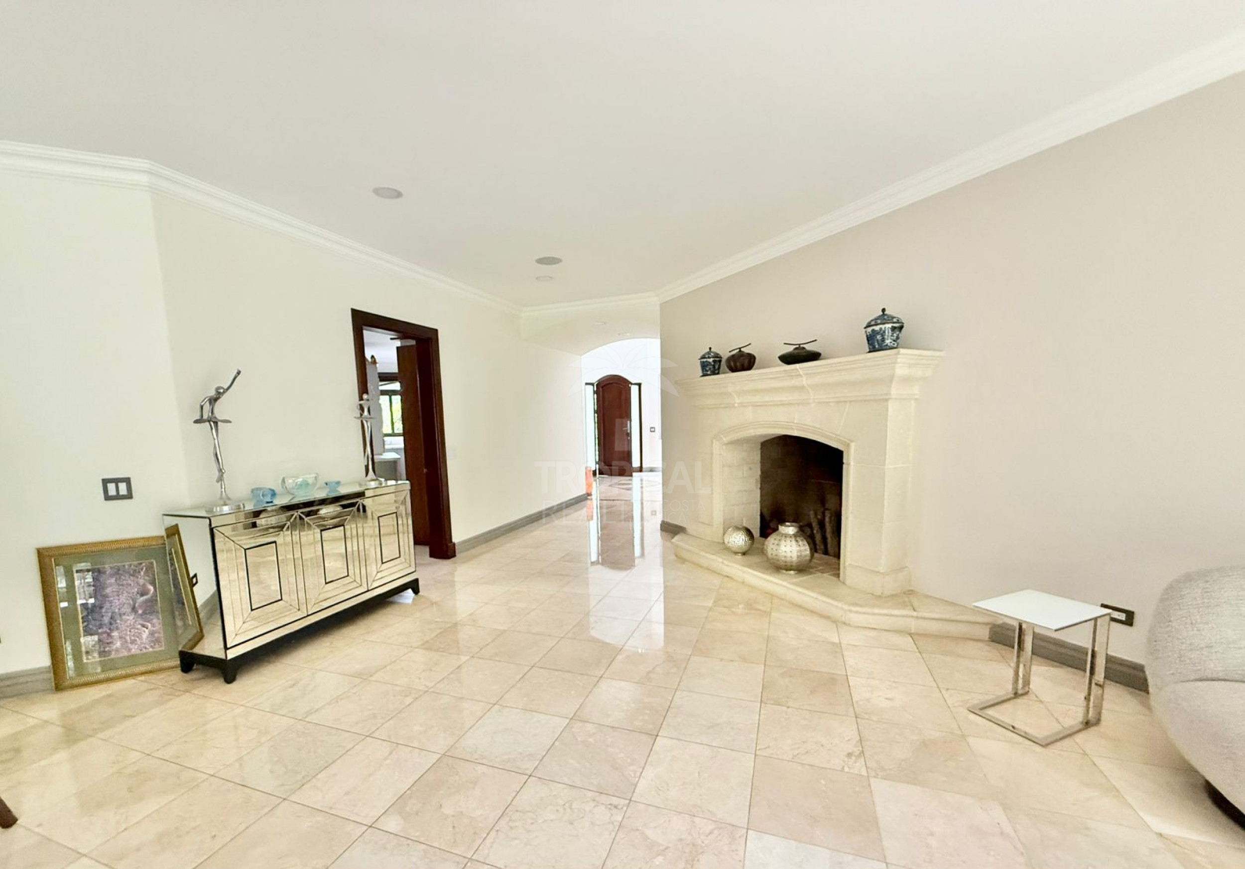 Luxury Single-Story Home in Monterán, Curridabat – 4 Bedrooms, Jacuzzi & 2,800 m² Lot