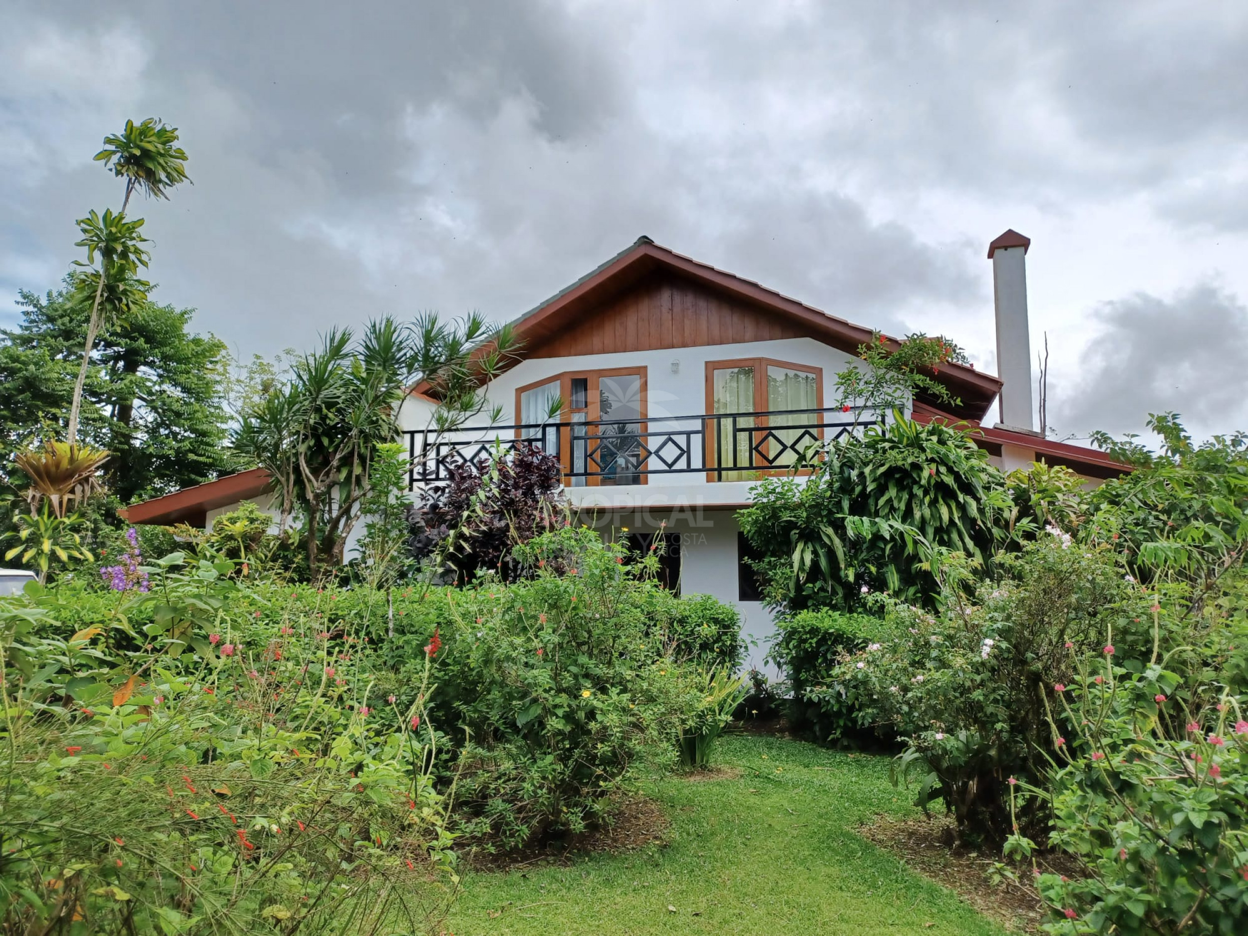 65-Acre Lakeview Property in Nuevo Arenal, Ideal for Family Residential Development