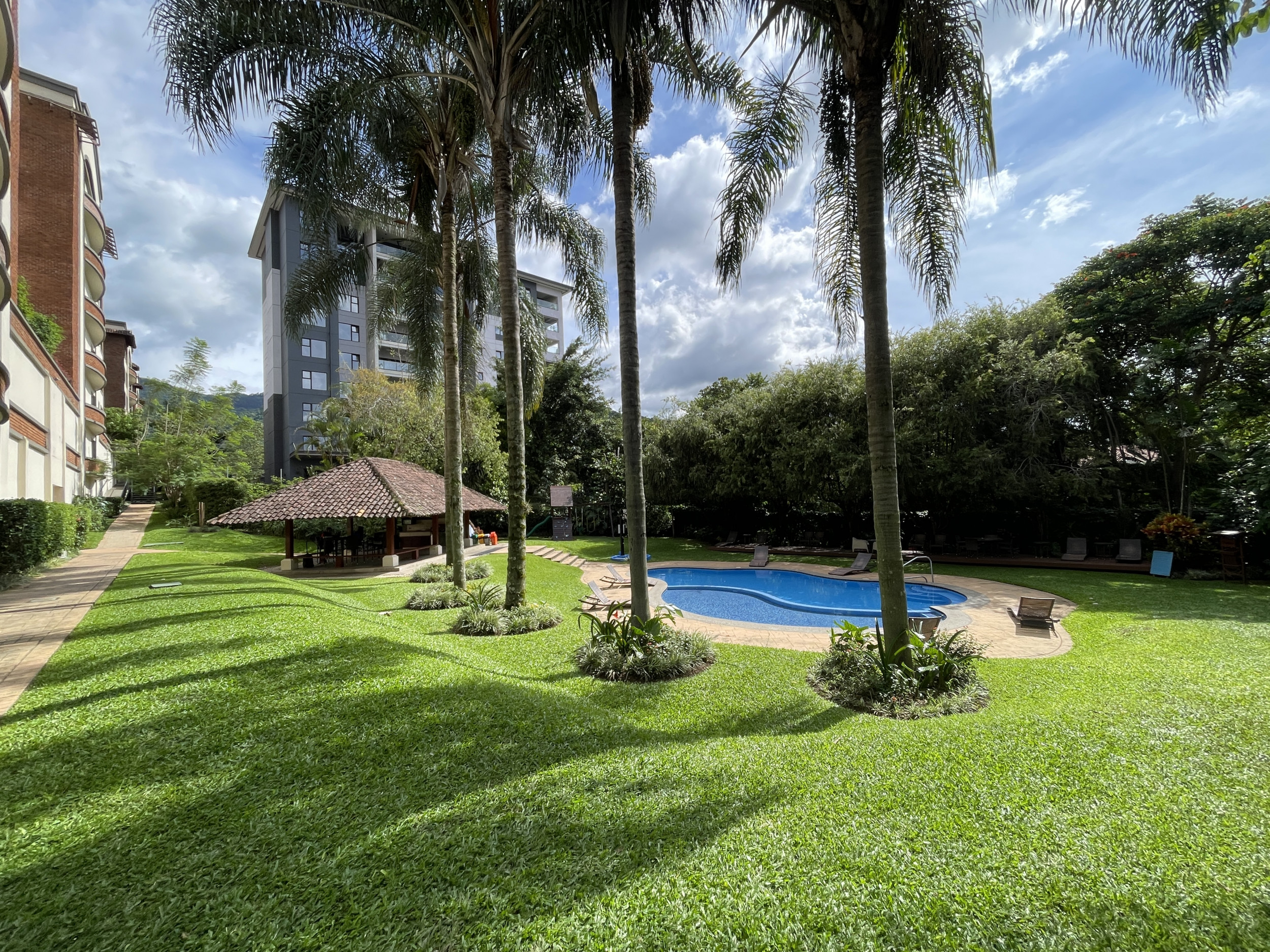 Prime Escazu: Reconfigurable 2BR in Condado del Country SOLD