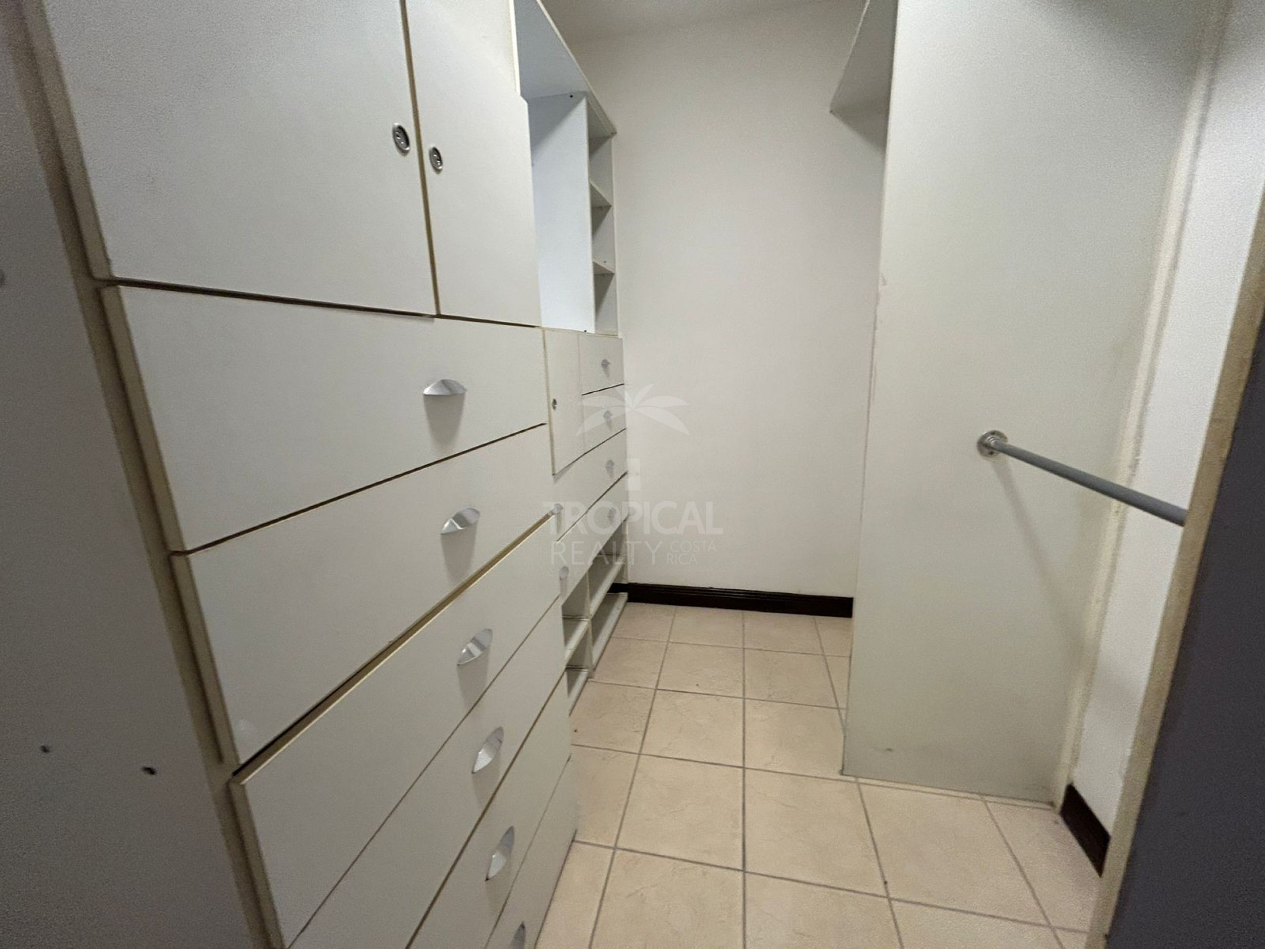 Modern Home for Sale or Rent in Gated Community near La Paco, Escazú RENTED