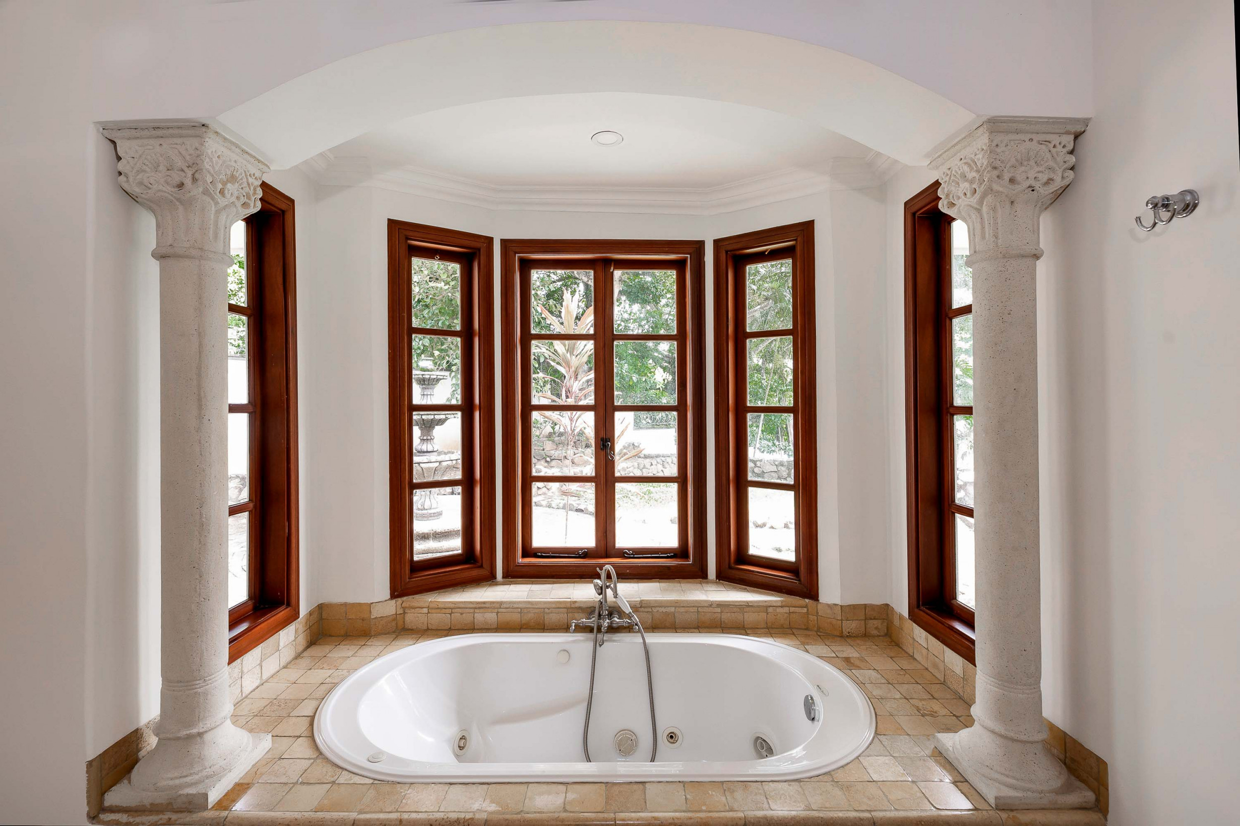 Resort-Style Luxury Villa in Turrucares, Alajuela: Your Dream Home Awaits!