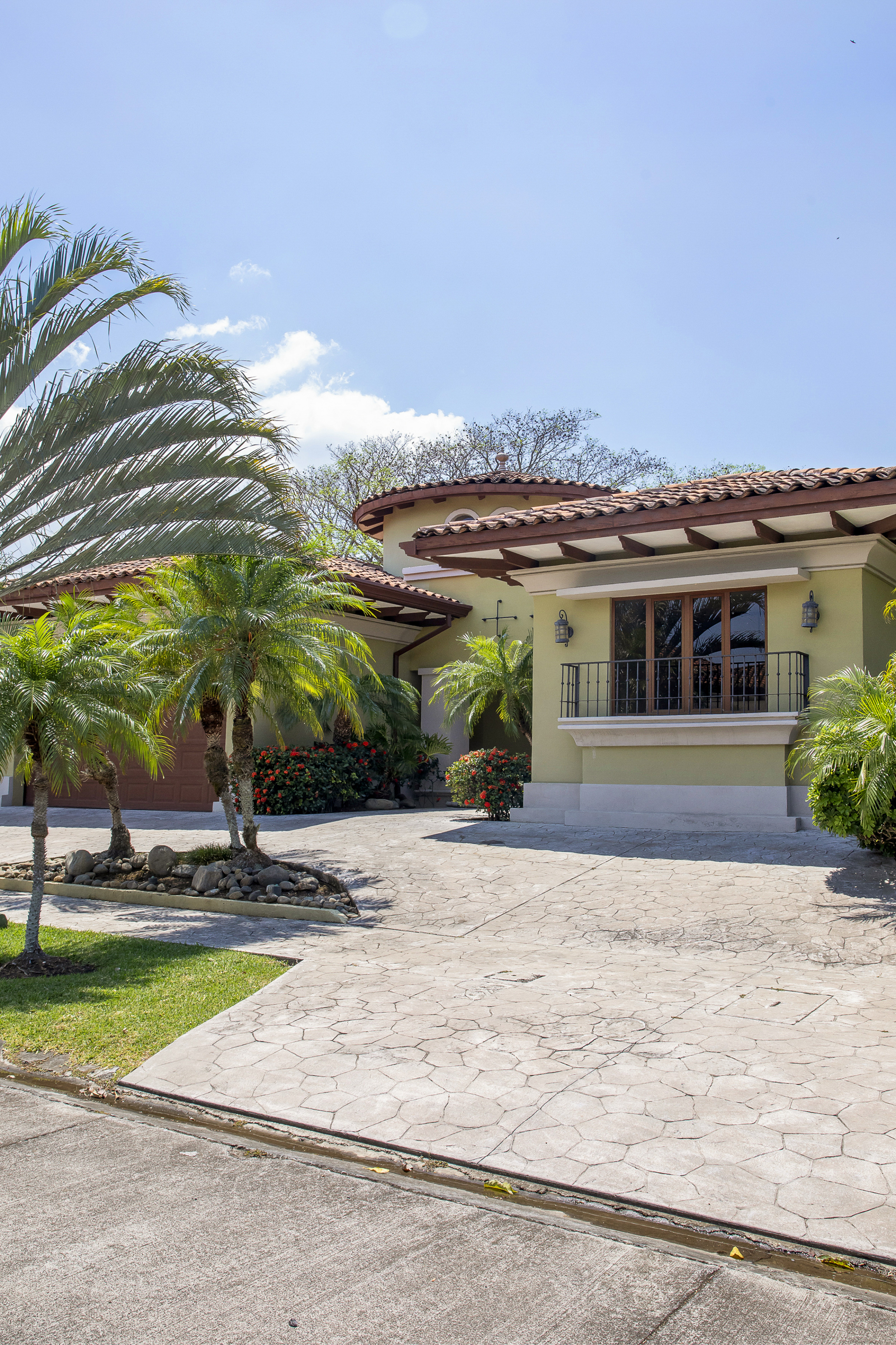 Stunning Single-Level Home in Bosques de Lindora, Santa Ana | 4 Bedrooms, Luxury Amenities & Prime Location