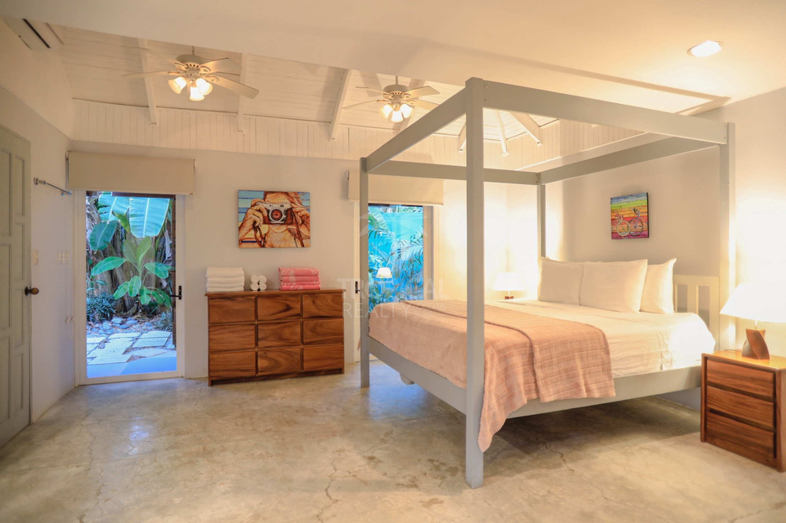 Oceanfront Villa for Rent in Santa Teresa – 2 Bedrooms with Private Terrace