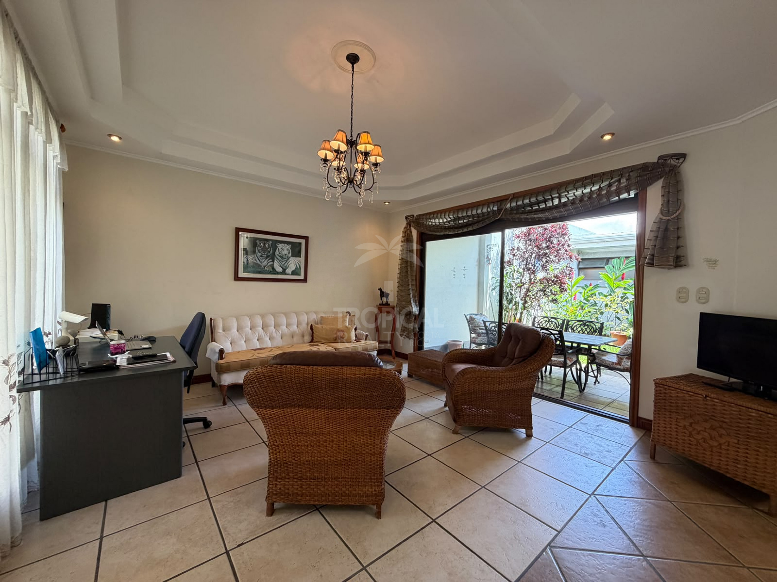 Casa de una planta en alquiler Escazu, Altos de Horizonte