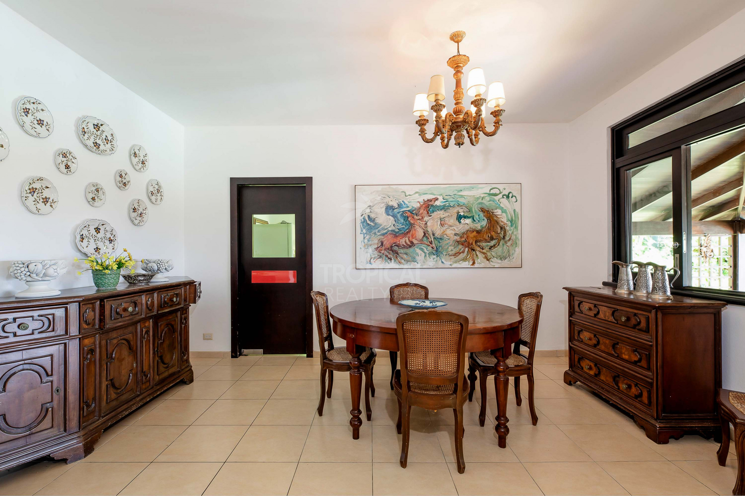 Elegant Italian-Style Villa with Mountain Views – Near Santa Ana, Costa Rica