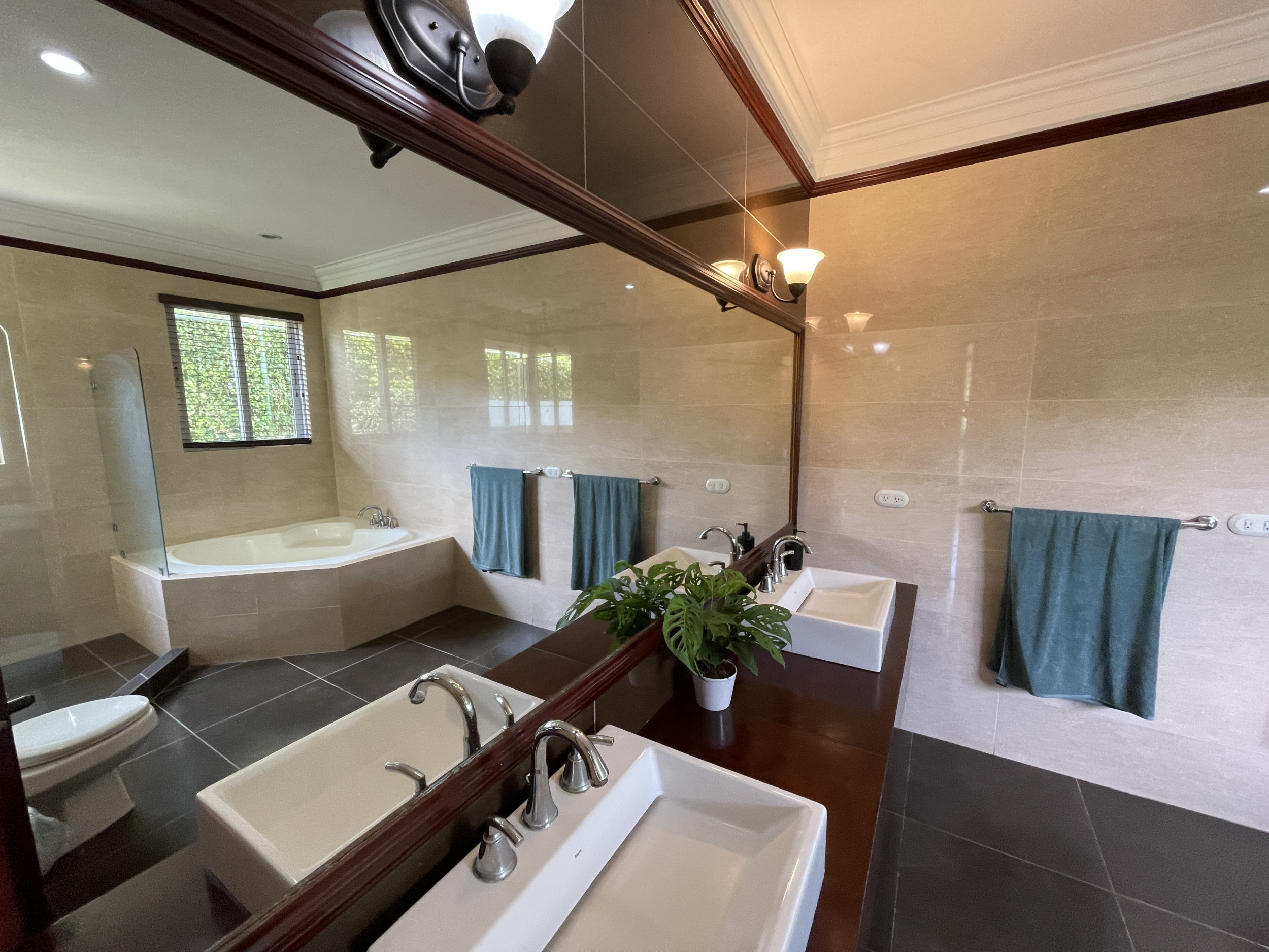 House for sale in Ciudad Colón, El Rodeo – With Pool and Spacious Green Areas