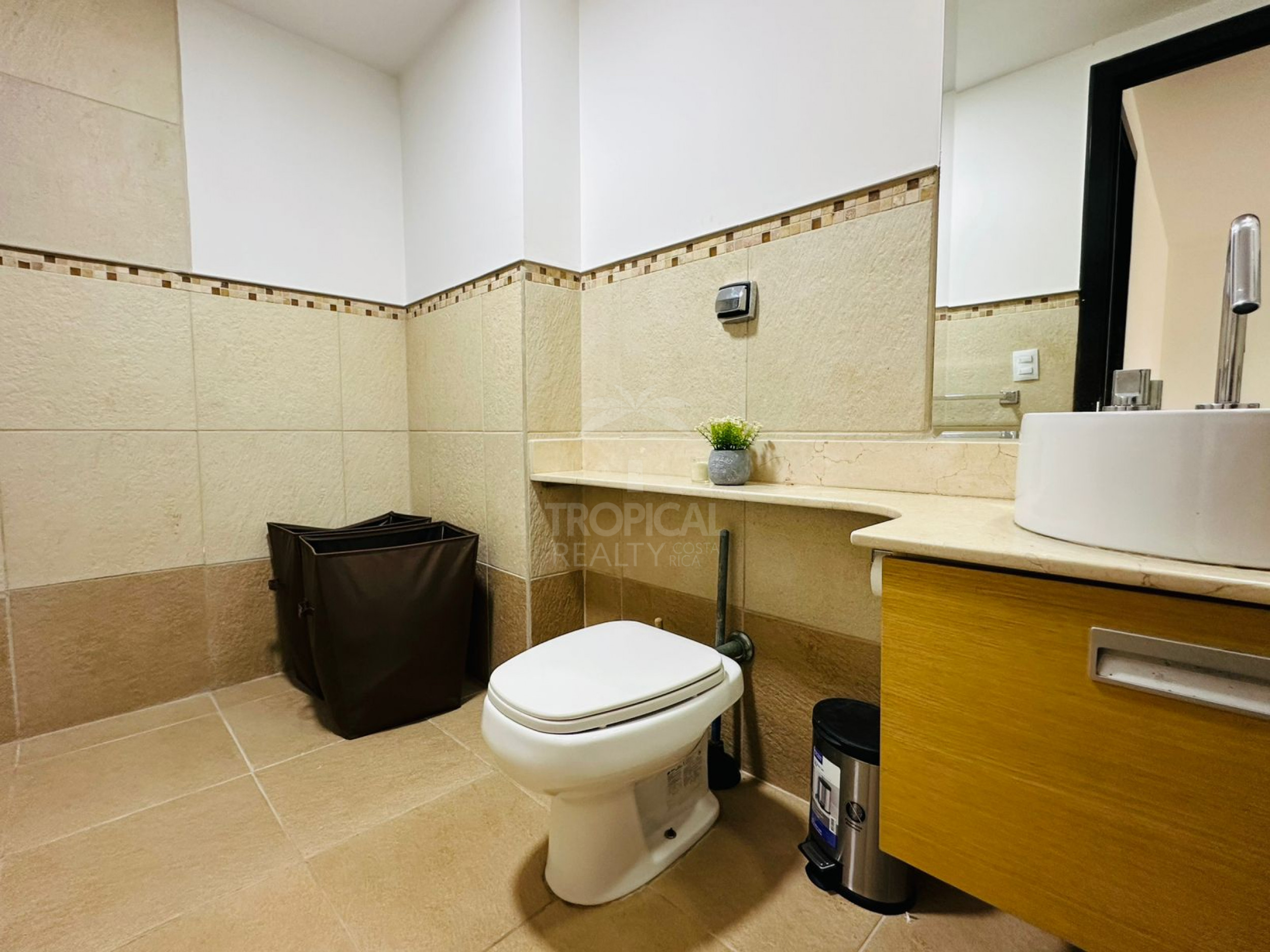 One-Level Penthouse in Avalon Country, Santa Ana – $240,000