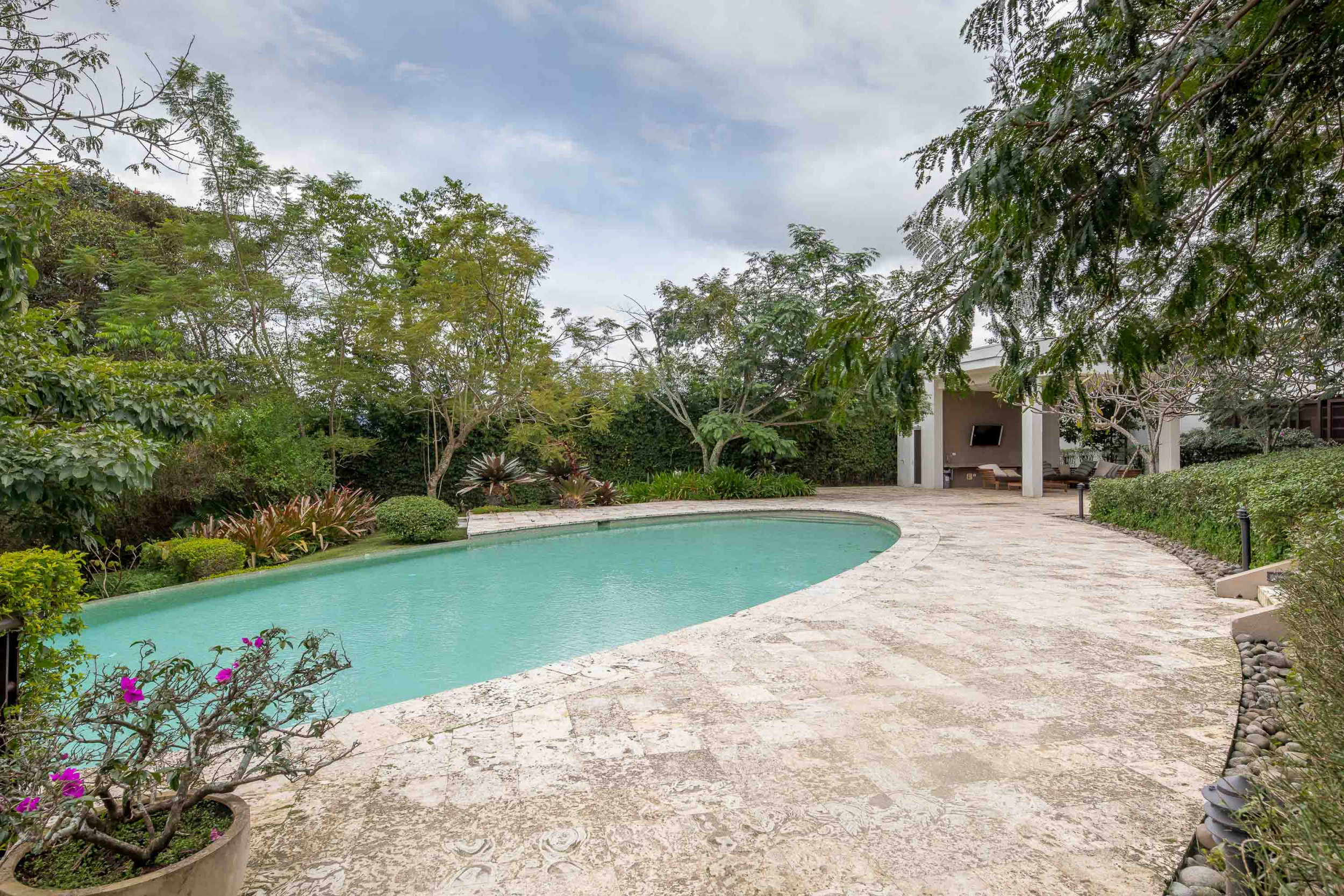 Stunning 1-Bedroom Apartment with Panoramic City Views in Bello Horizonte, Escazu - Luxury Living