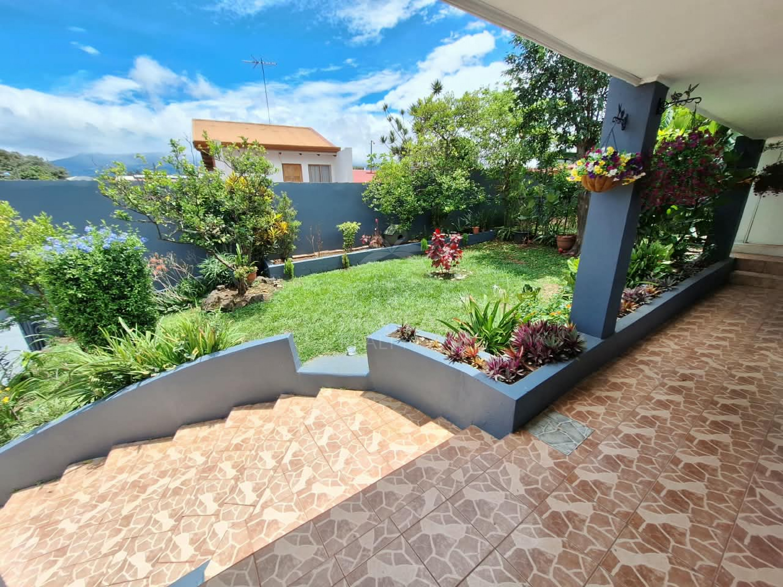 Multi-Purpose Property for Sale in Downtown Heredia – Residential Comfort, Investment Potential and Commercial Opportunity