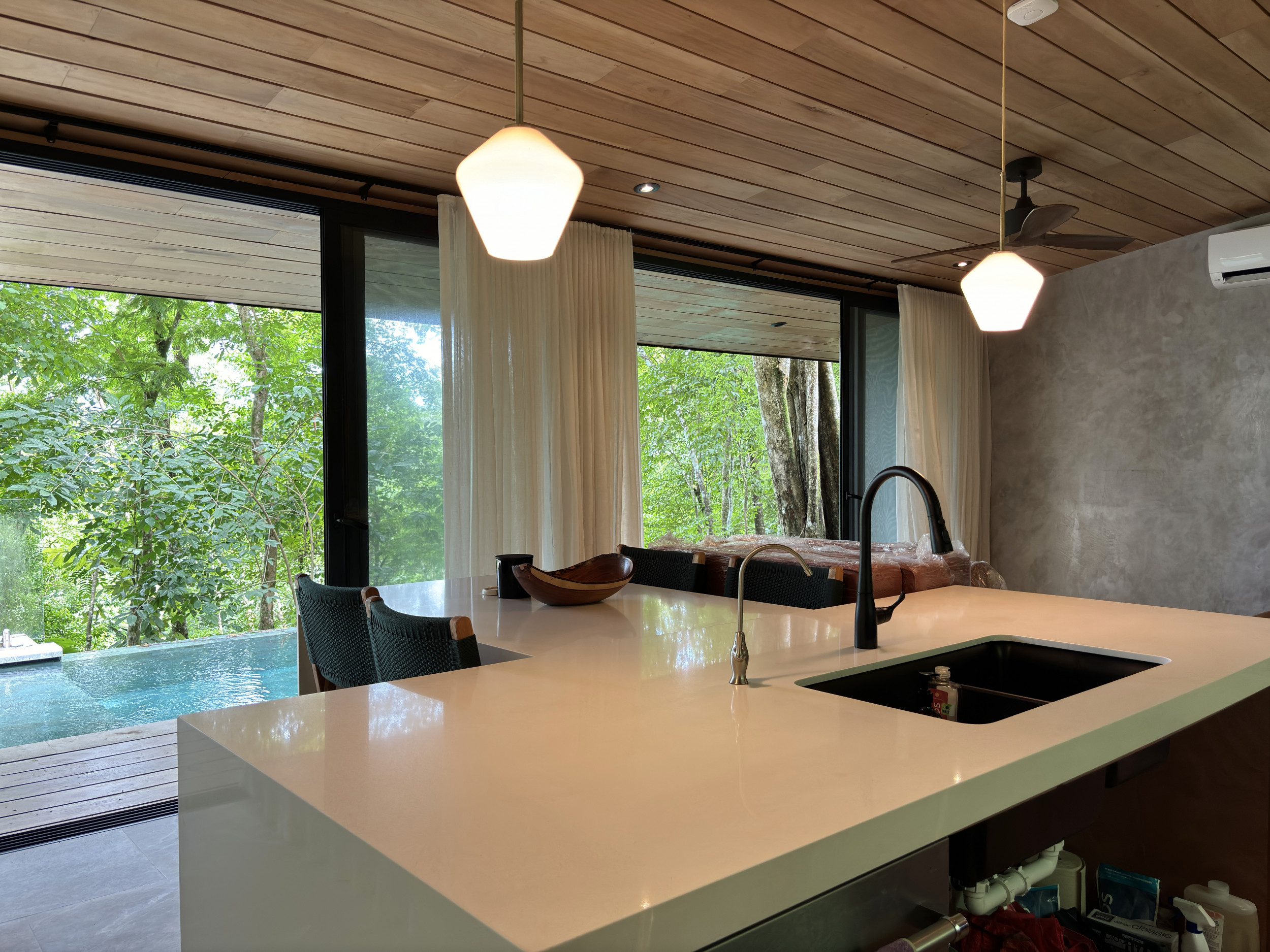 Modern Retreat Surrounded by Lush Nature in Santa Teresa