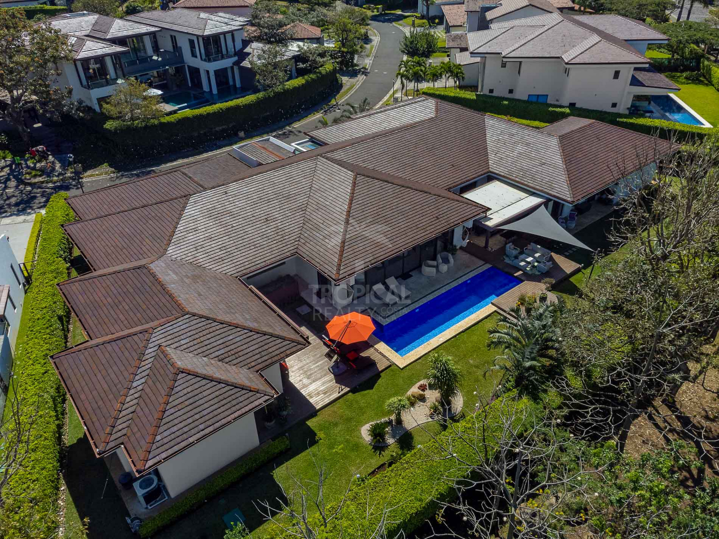 La Hacienda Cosmopolitan Chic – Exclusive Single-Level Luxury Estate in Santa Ana