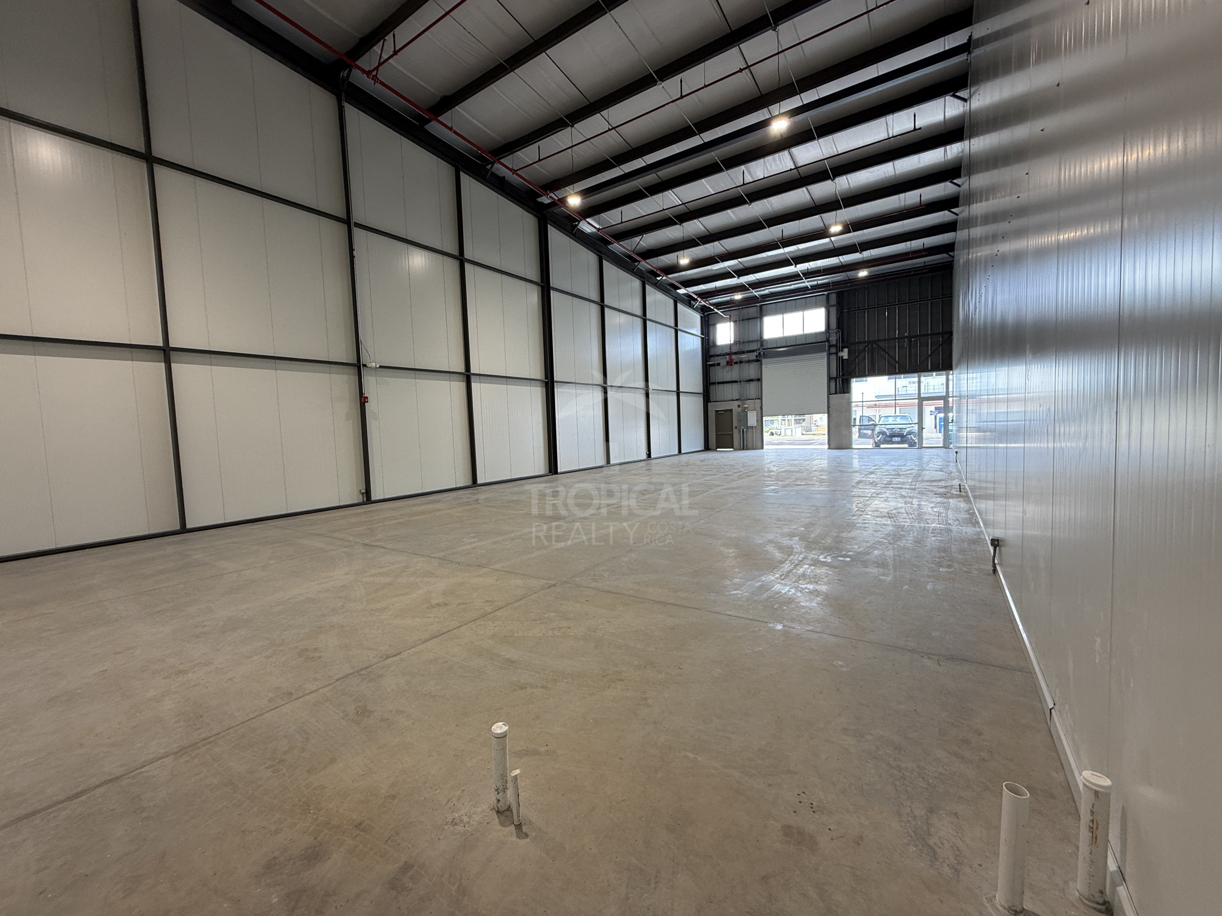 LiberiaStrategic Industrial Opportunity: High-Efficiency Office-Warehouse for rent in Solarium, Liberia