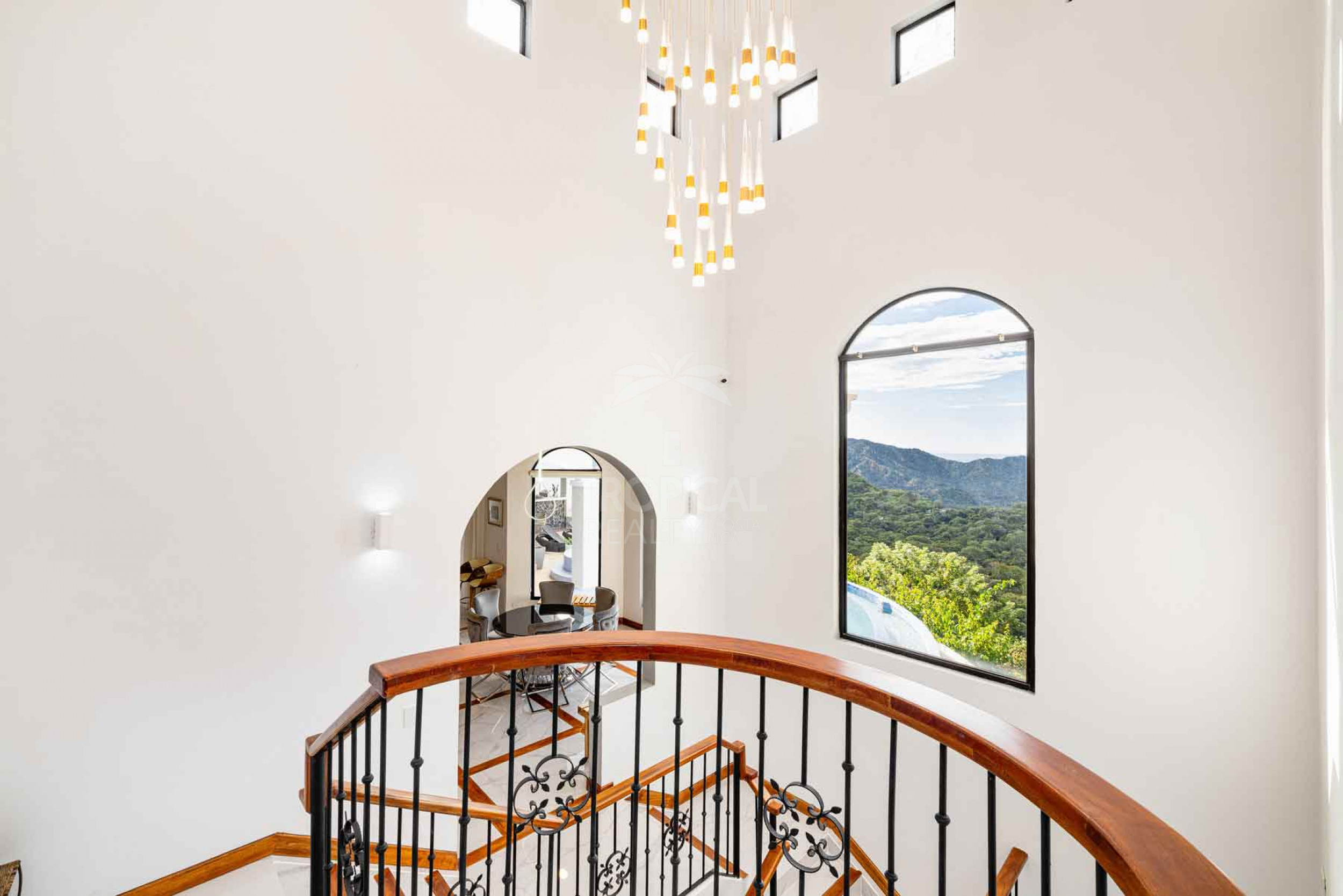 Luxury Villa in Guanacaste with Infinity Pool and Panoramic Ocean & Volcano Views