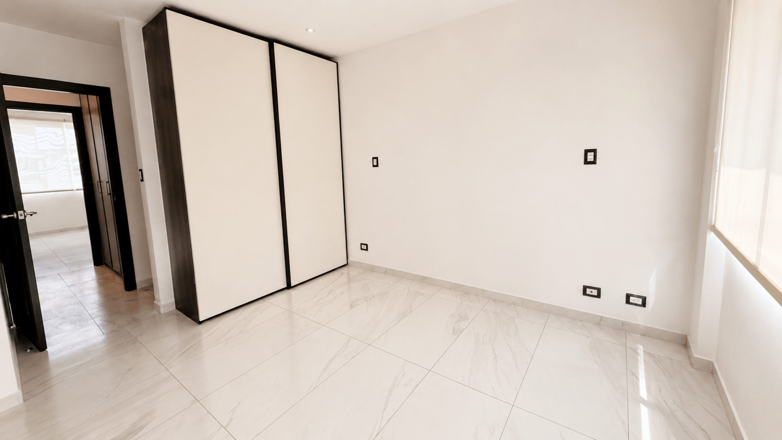 Modern Home for Rent in Santa Ana – 3 Bedrooms with Terrace and Spacious Living Areas
