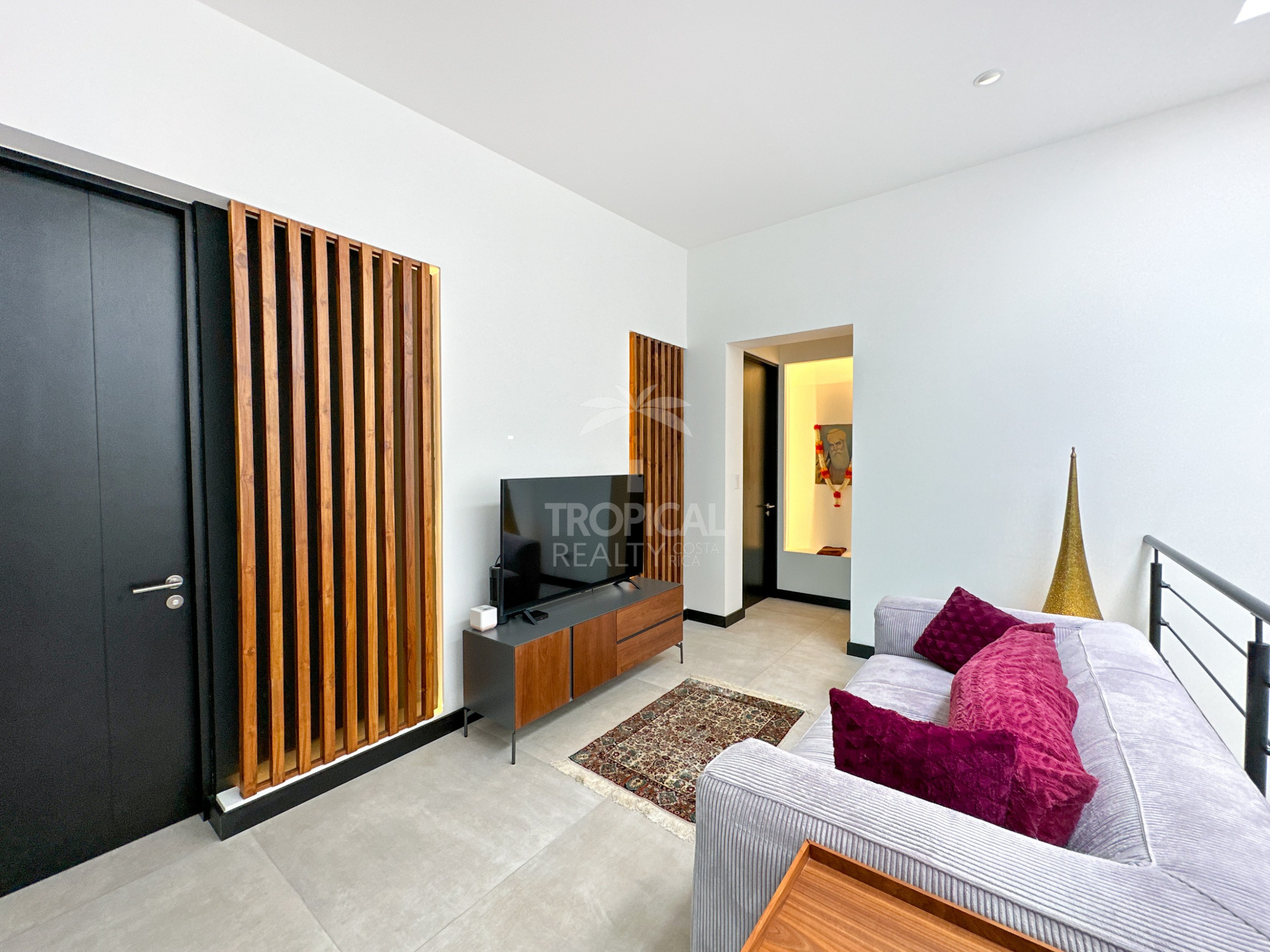 Modern Luxury Home with Panoramic City Views in Exclusive Opportunity!
