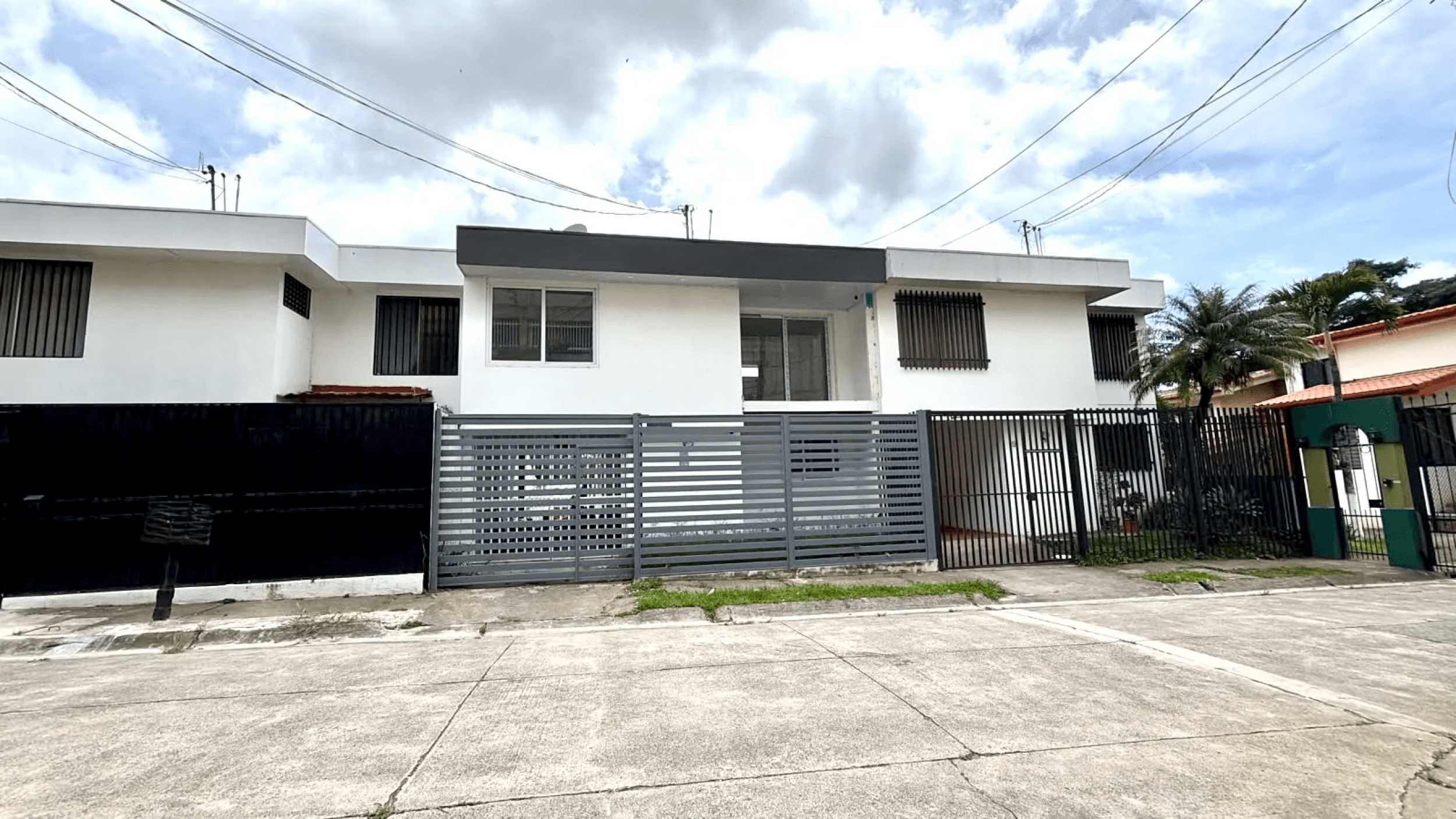 Independent Home for Sale Near UCIMED, San José, Sabana
