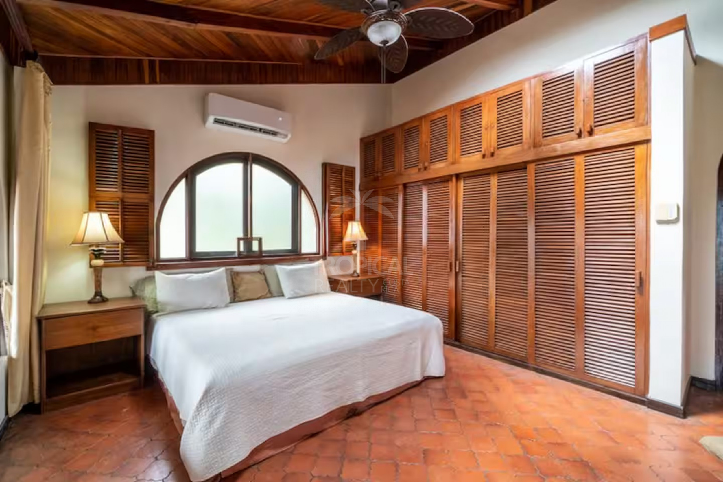 Exclusive 2-Bedroom Villa with Panoramic Ocean Views on the Cliff Top