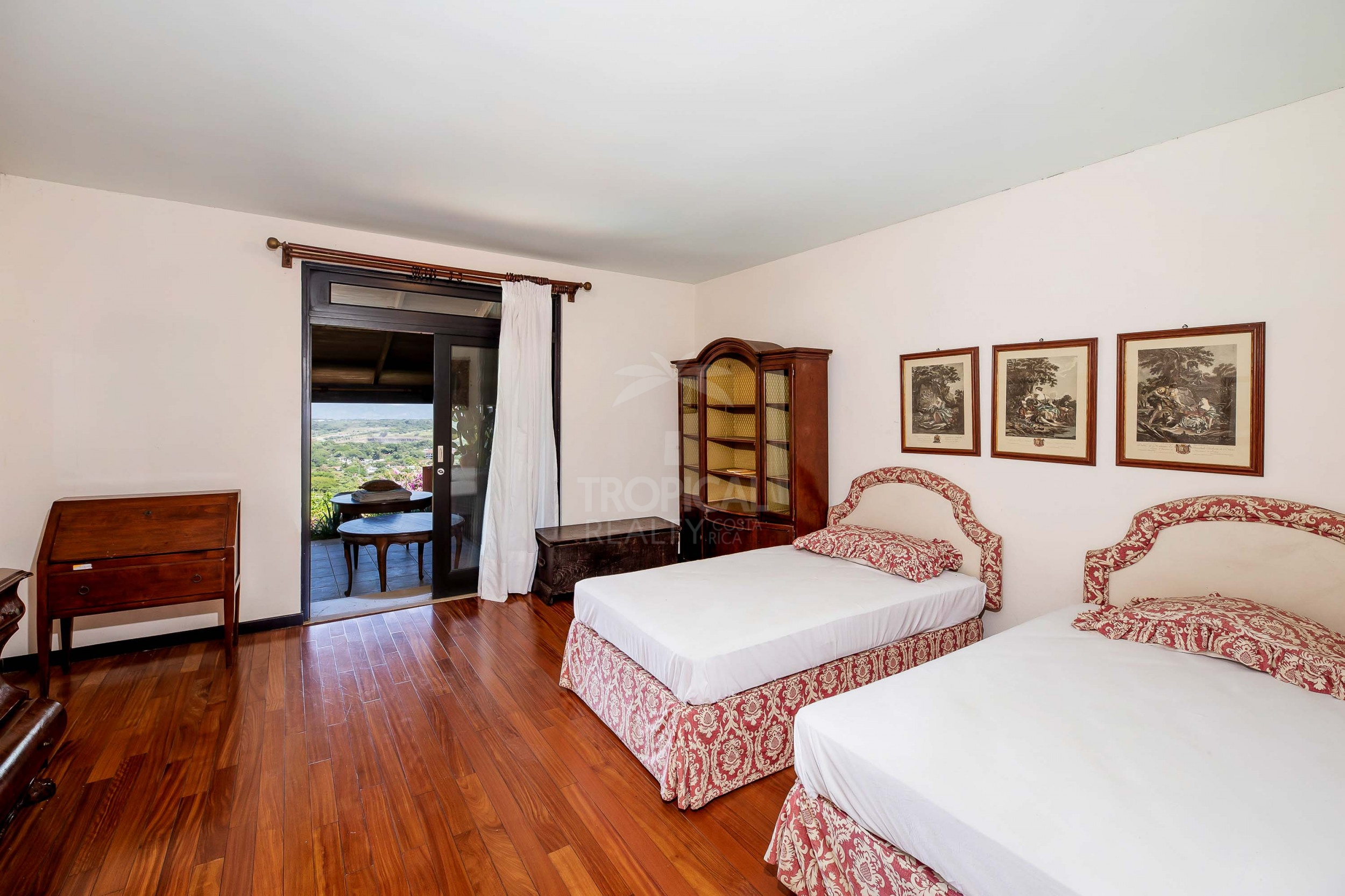 Elegant Italian-Style Villa with Mountain Views – Near Santa Ana, Costa Rica