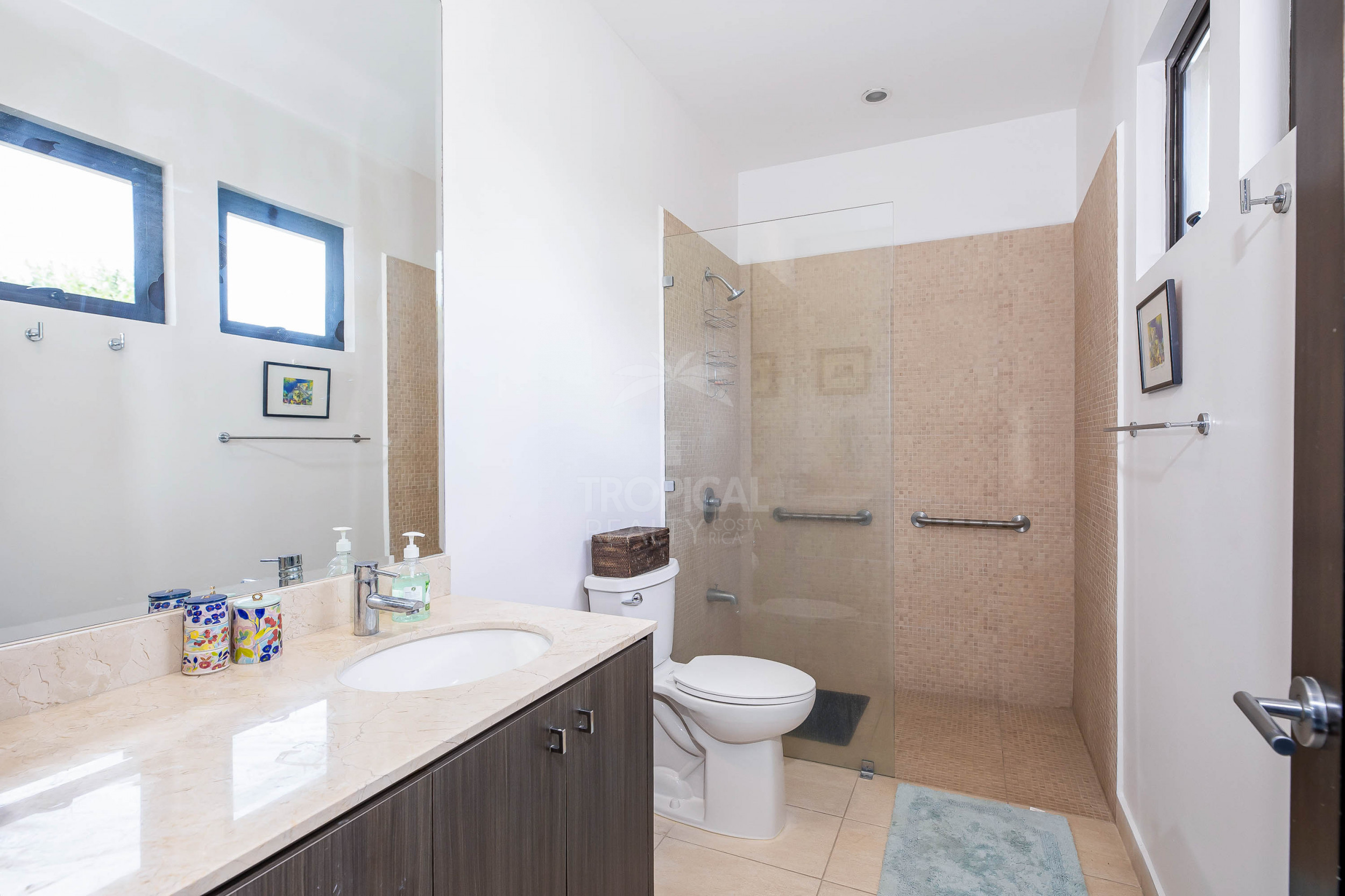 Casa Bougainvillea – Single-Story Luxury Home in Santa Ana with Expansive Private Garden