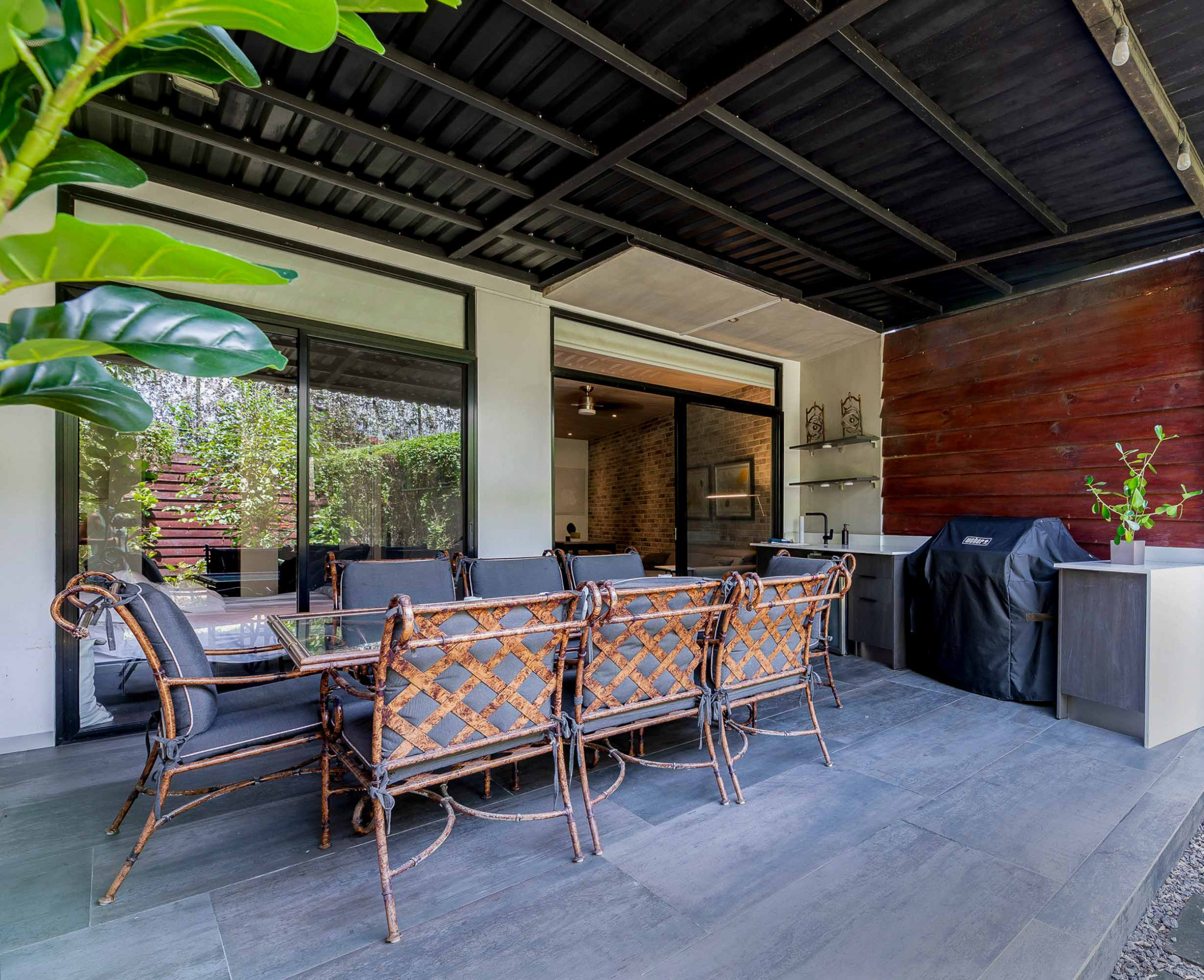 Modern Apartment with Private Garden in Arborea Flats, Santa Ana