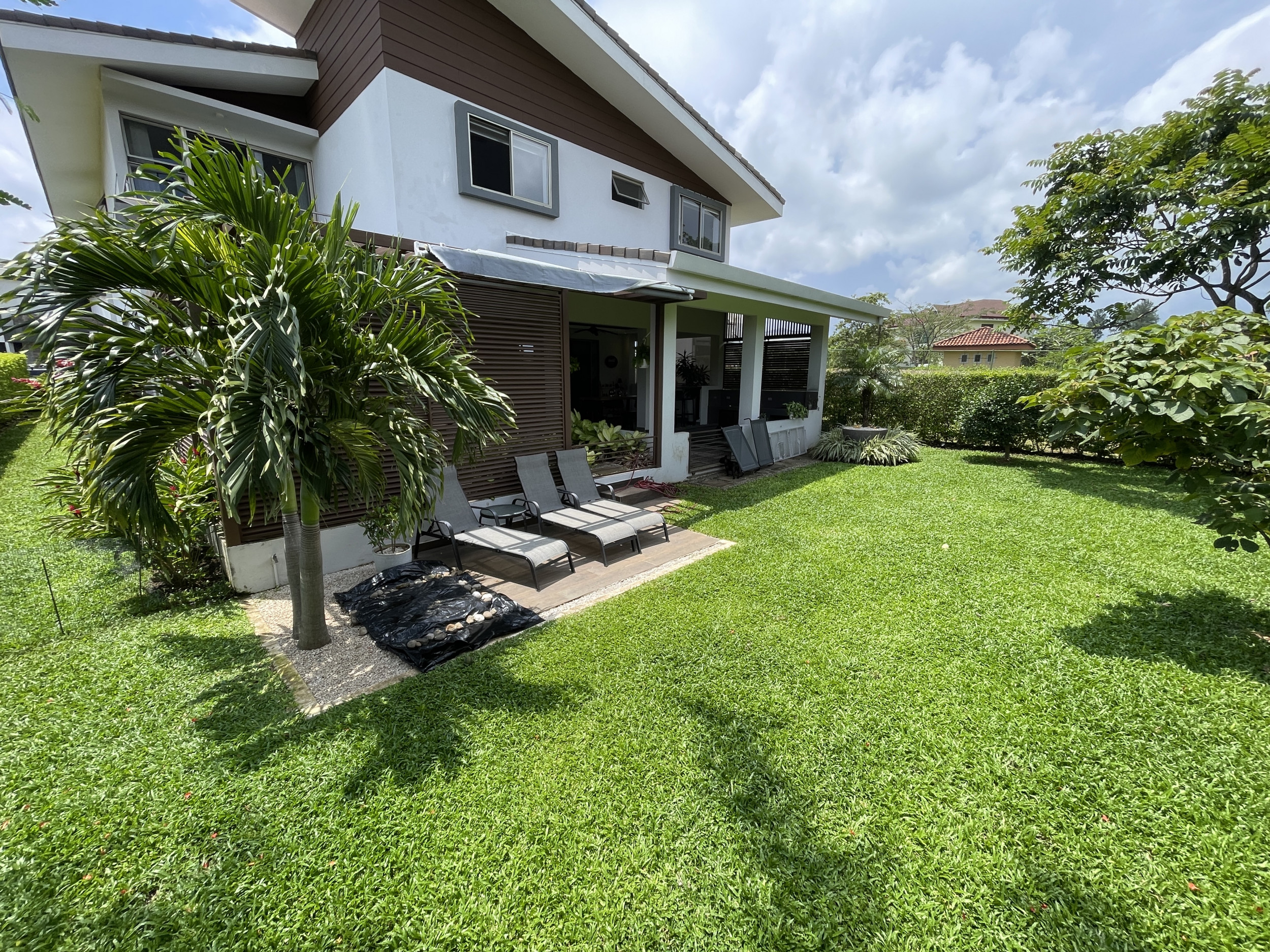 Beautiful House for Sale in Gated Community - Hacienda Los Reyes