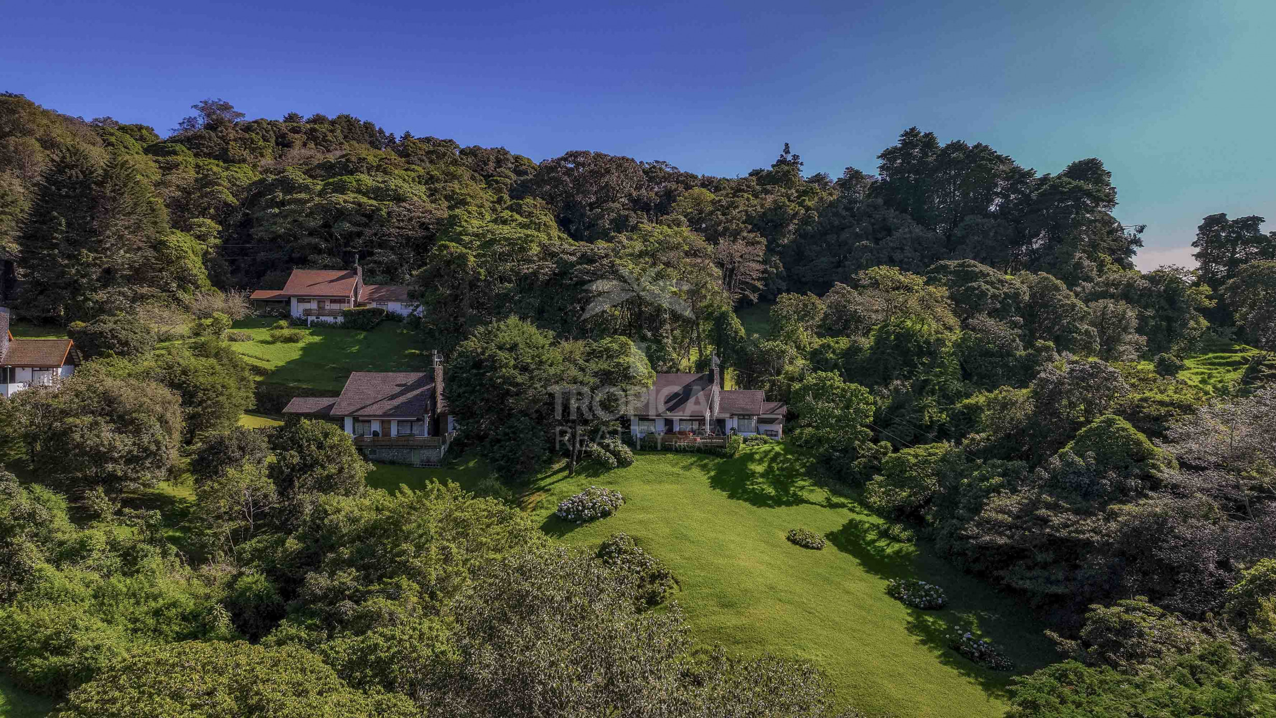 Alpine-Inspired Mountain Retreat in Monte Lagos, Heredia – A Nature Lover’s Paradise