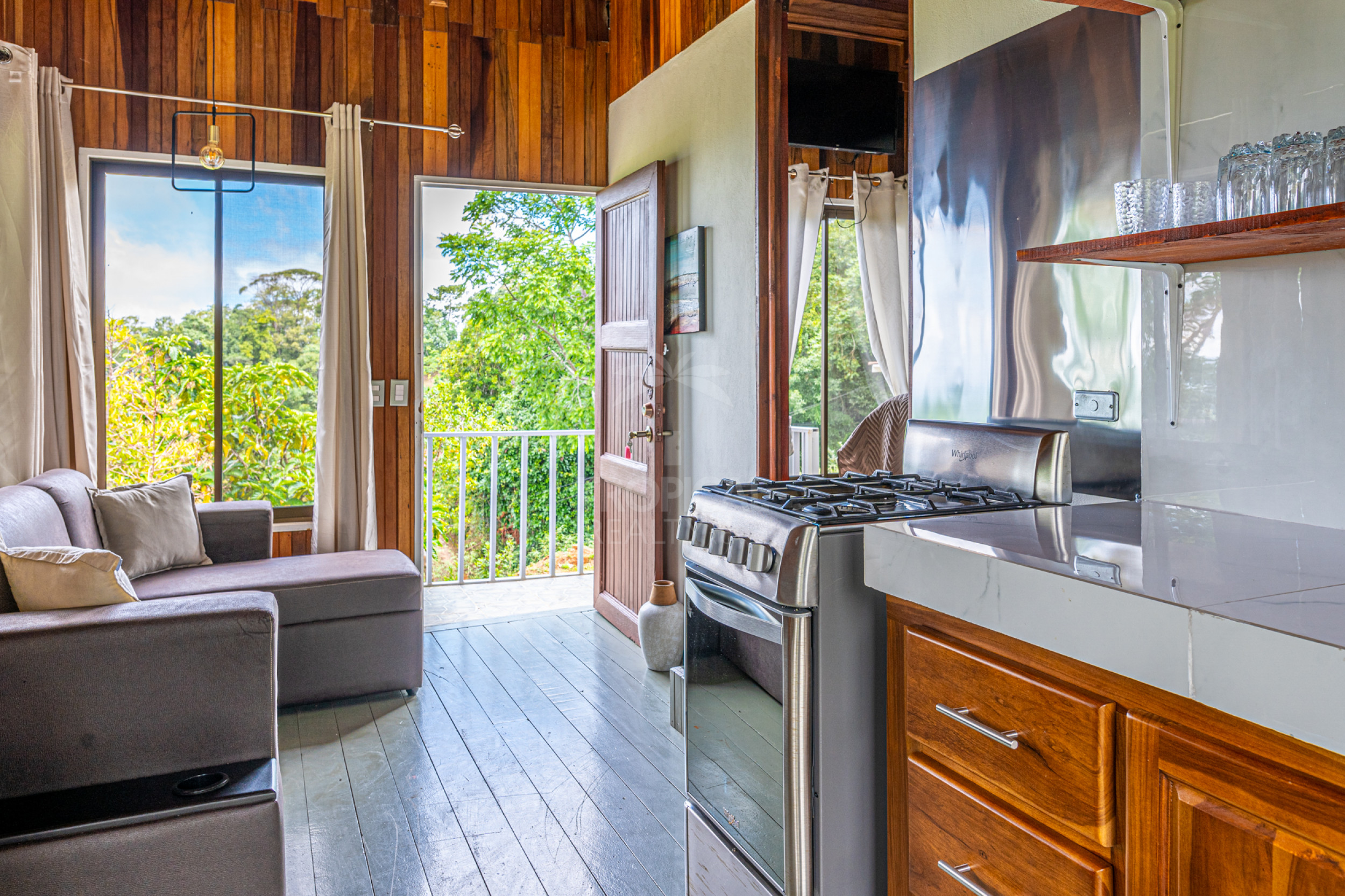 Ocean-View Boutique Hotel in Dominical – 13 Turn-Key Units on 1 Hectare