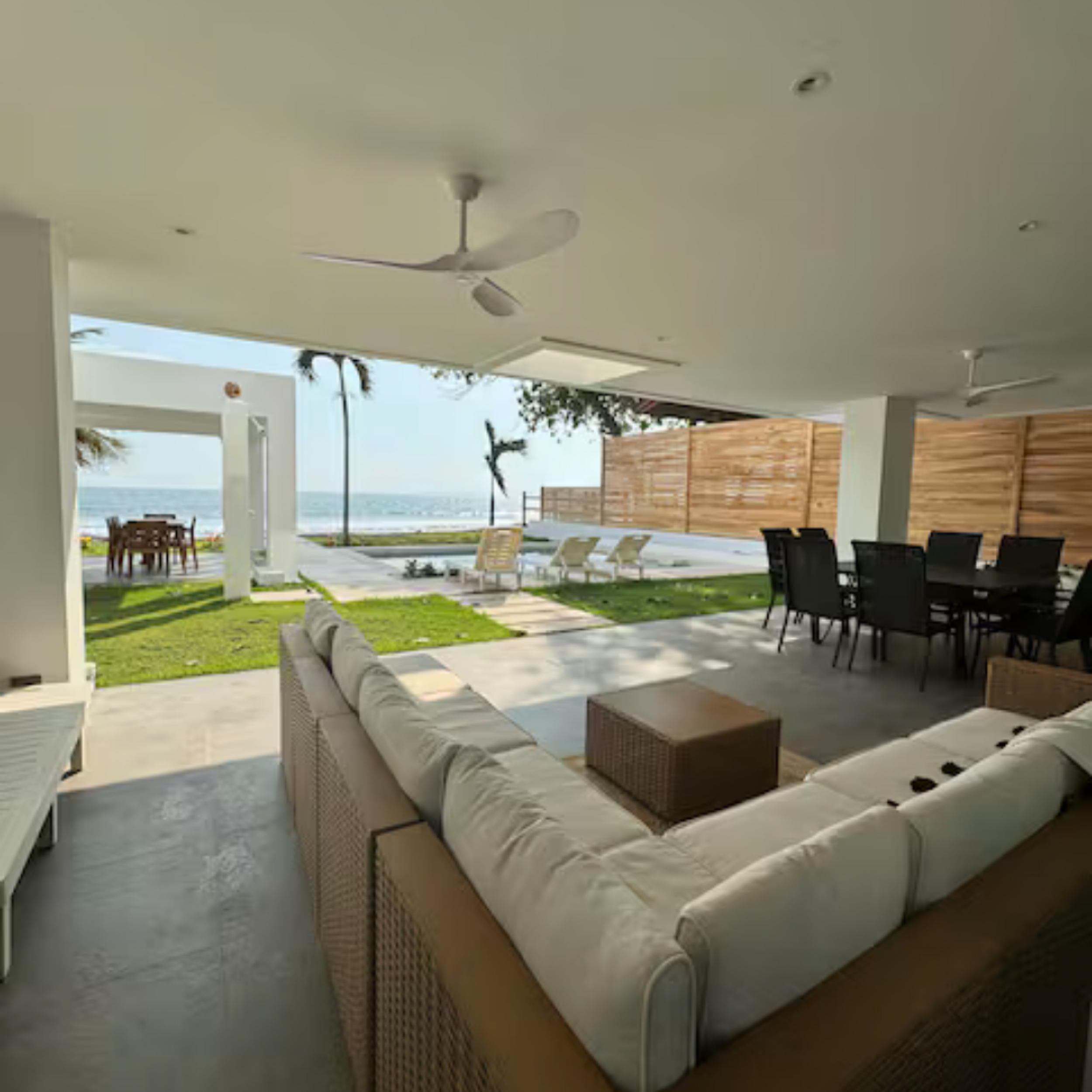 Unique Investment Opportunity in Playa Tivives, Puntarenas