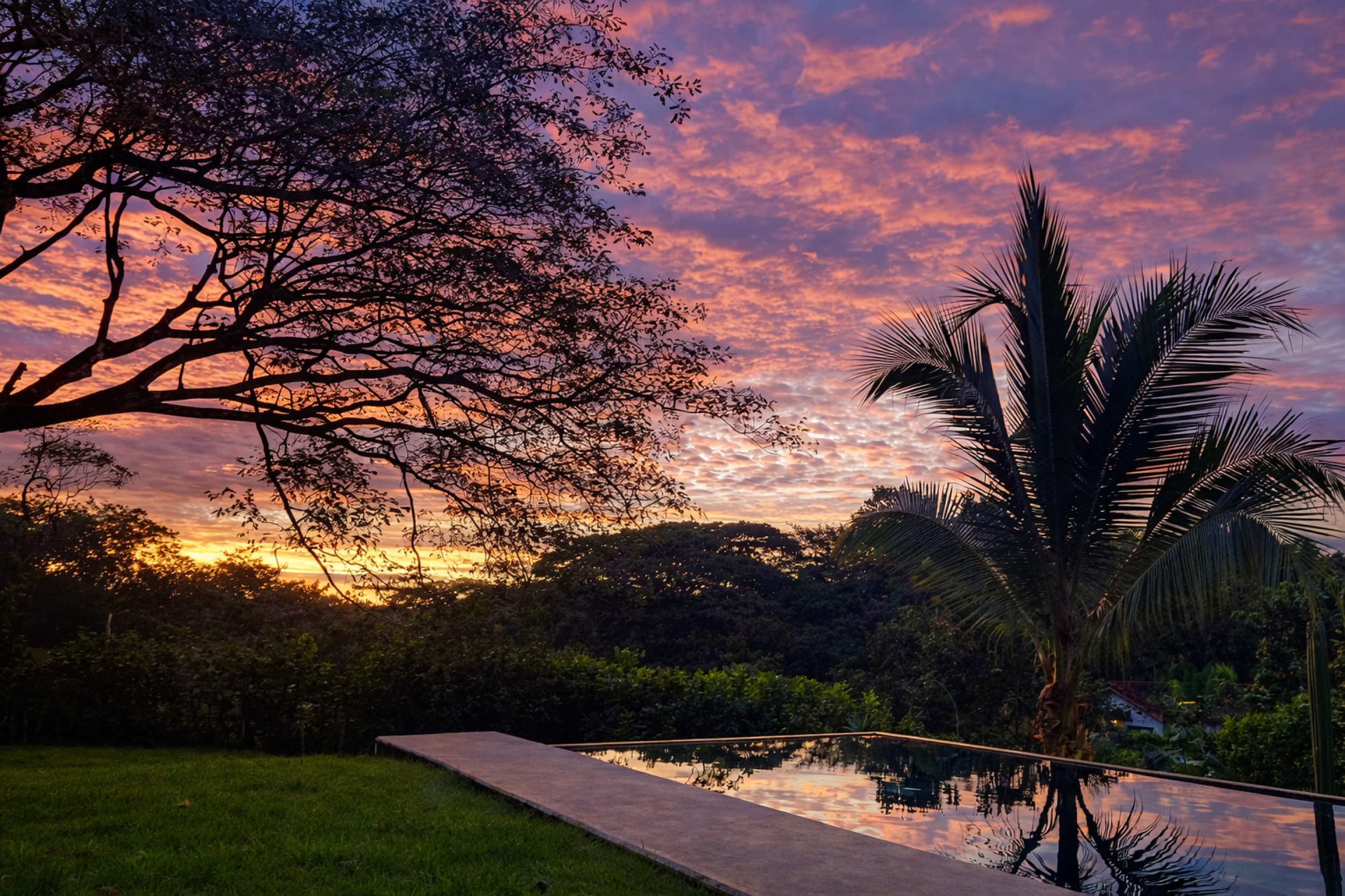 Contemporary Home with Infinity Pool in Tamarindo – 4 Bedroom Tropical Retreat on Large Lot