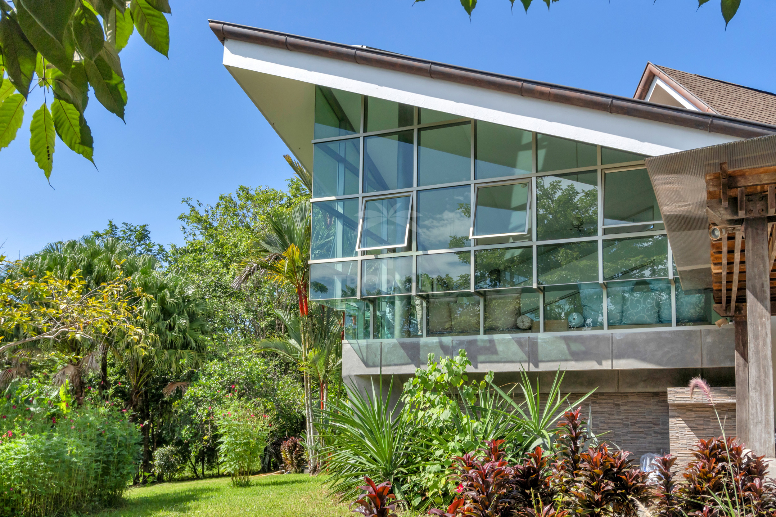 Modern Jungle Villa in Las Delicias – Santa Teresa