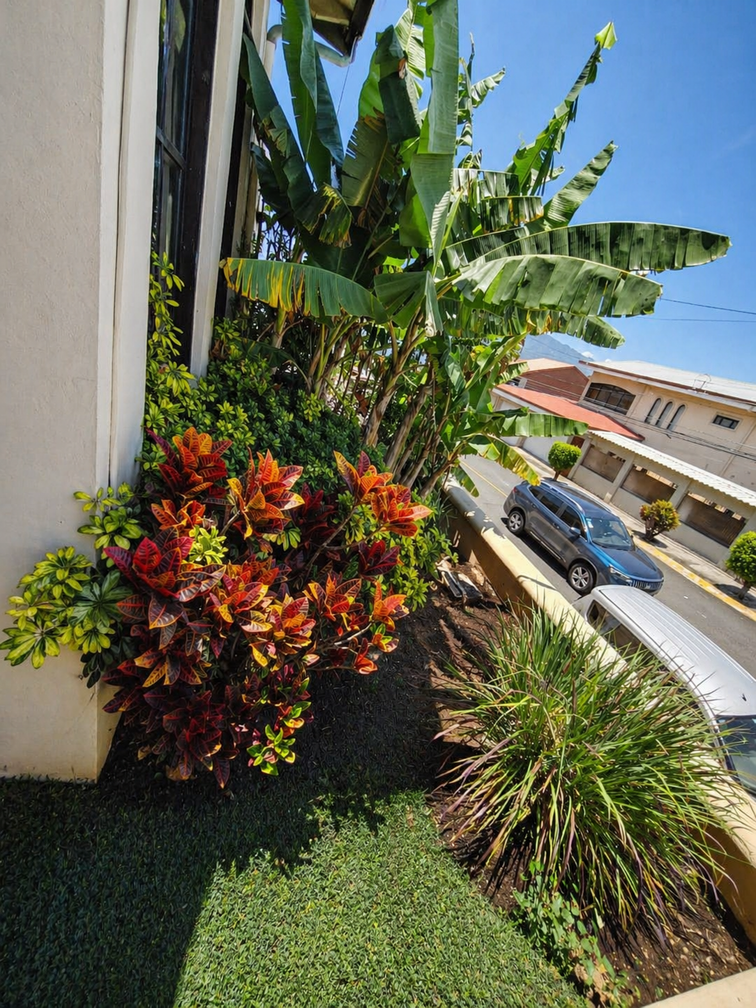 Home for Sale in Curridabat – 3 Levels, Office, TV Room & Spacious Layout