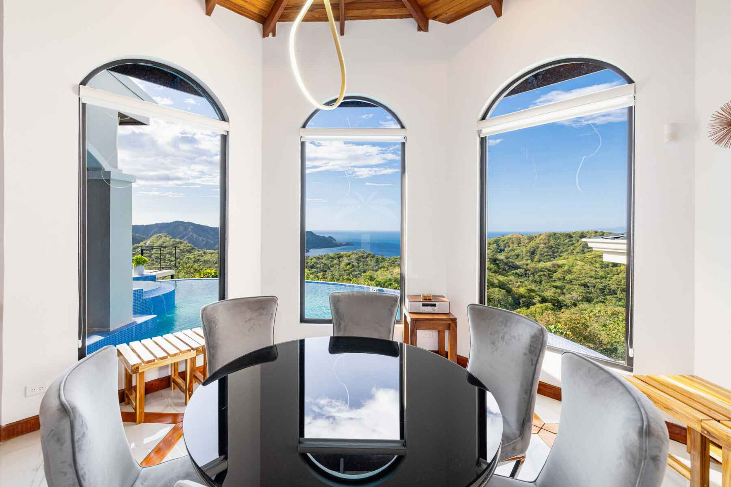 Luxury Villa in Guanacaste with Infinity Pool and Panoramic Ocean & Volcano Views