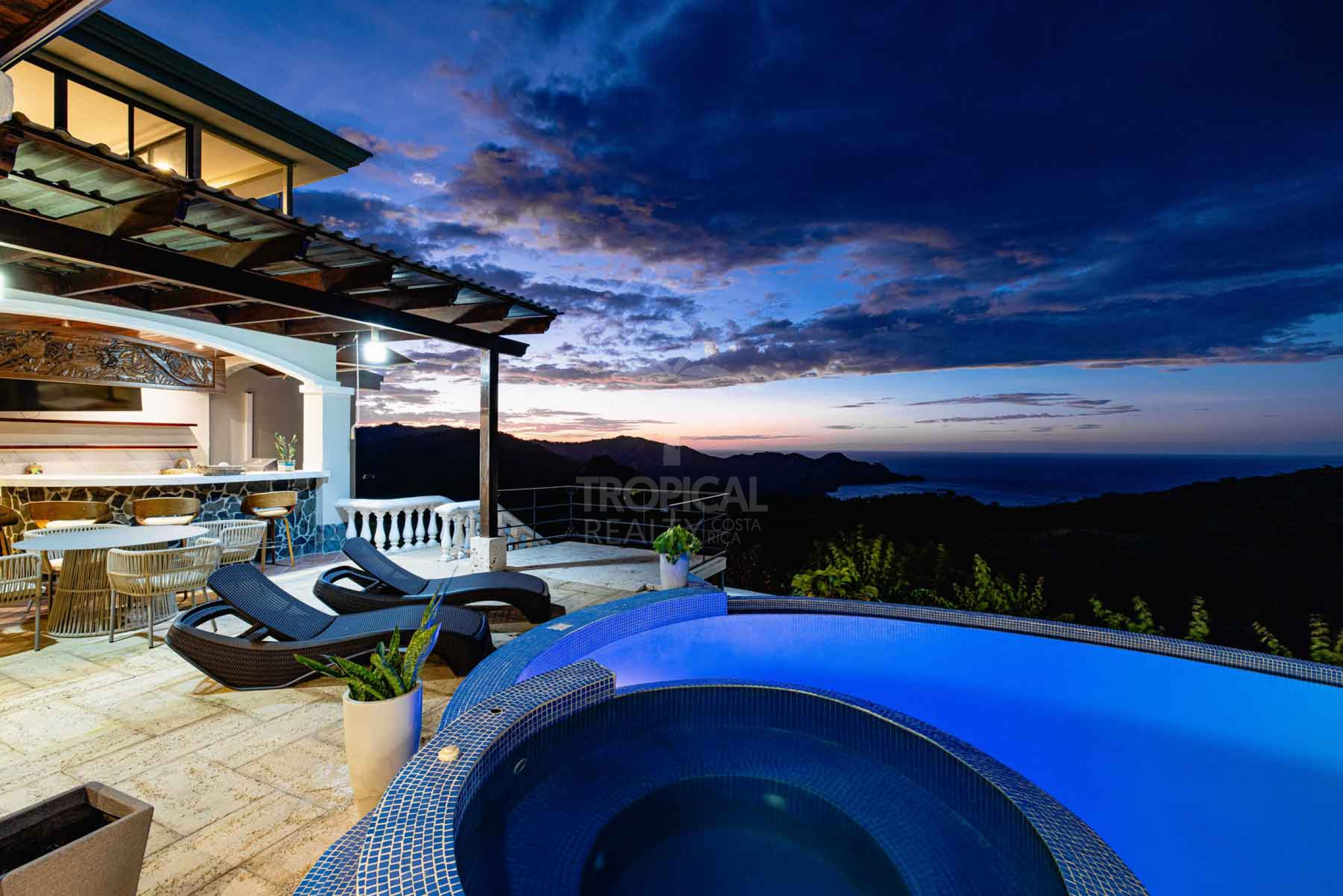 Luxury Villa in Guanacaste with Infinity Pool and Panoramic Ocean & Volcano Views
