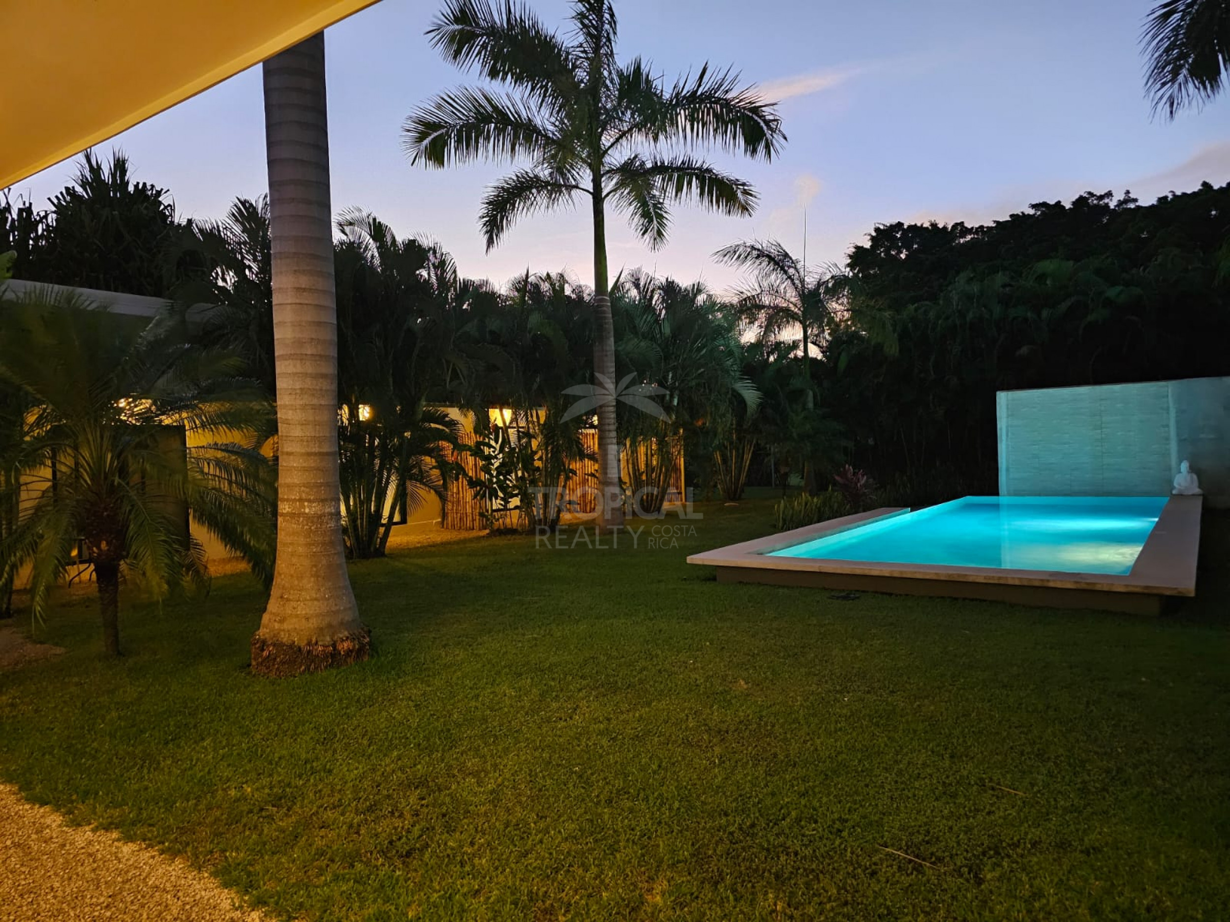 Luxury Bed & Breakfast Estate for Sale Near Playa Tamarindo – Prime Investment Opportunity