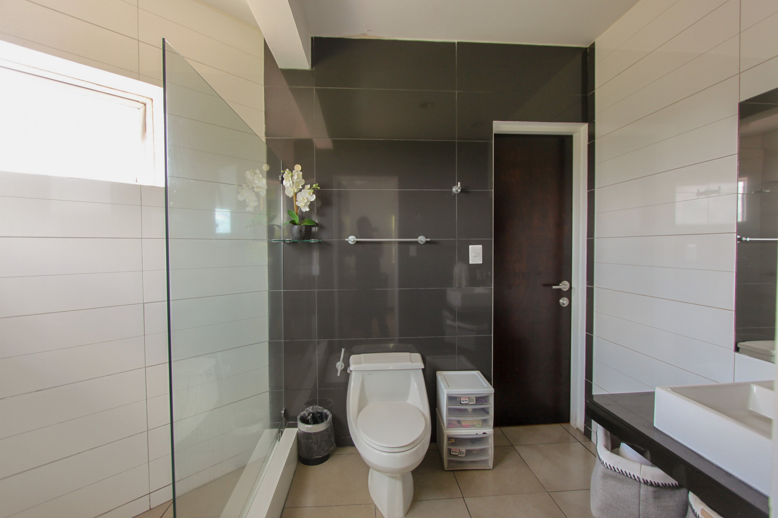 Modern Golf Course Haven: Spectacular Home in Valle del Sol, Santa Ana