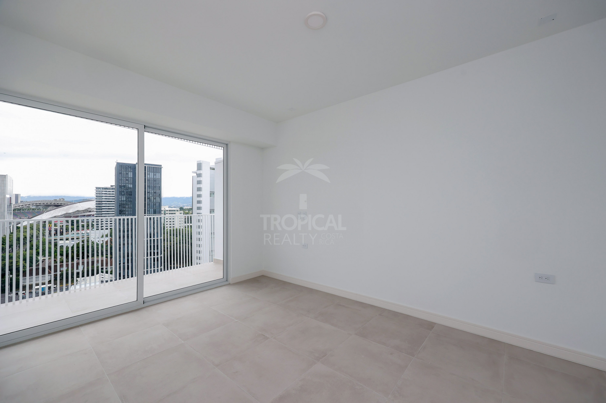 Contemporary City View Apartment – La Sabana, San José
