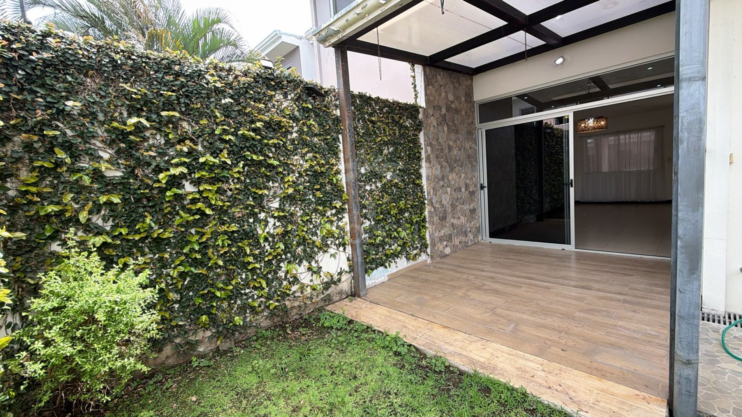 Contemporary Townhome for Sale in Pozos de Santa Ana – Comfort, Location & Great Value