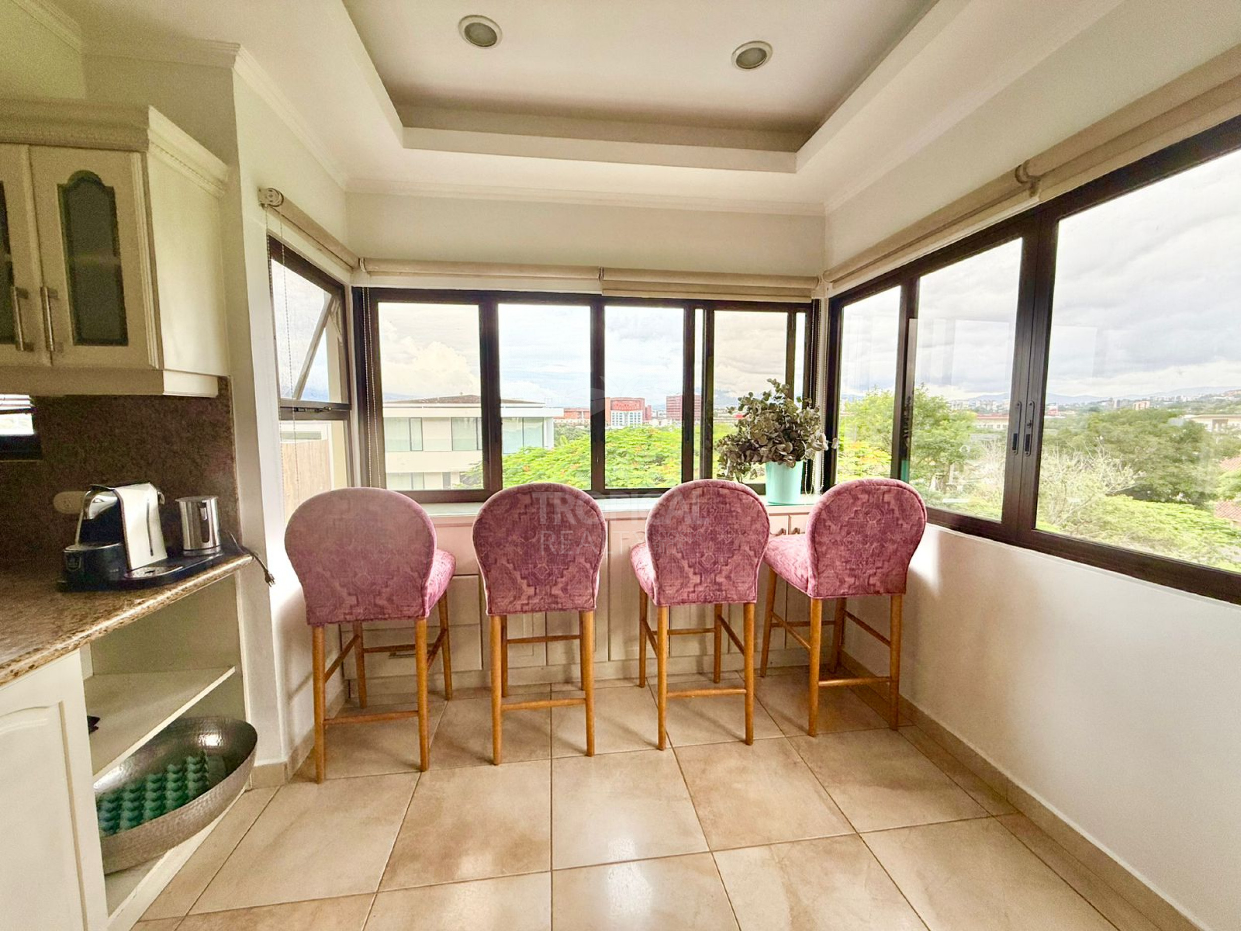 Luxury One-Story Home in Gated Community Near Multiplaza – 4 Bedrooms, Private Pool & 1,400 m² Lot